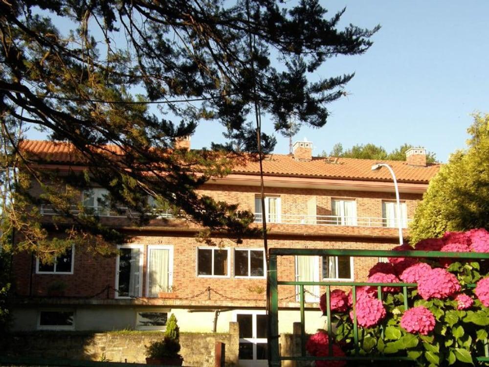 Vista Exterior Hotel Nicol's