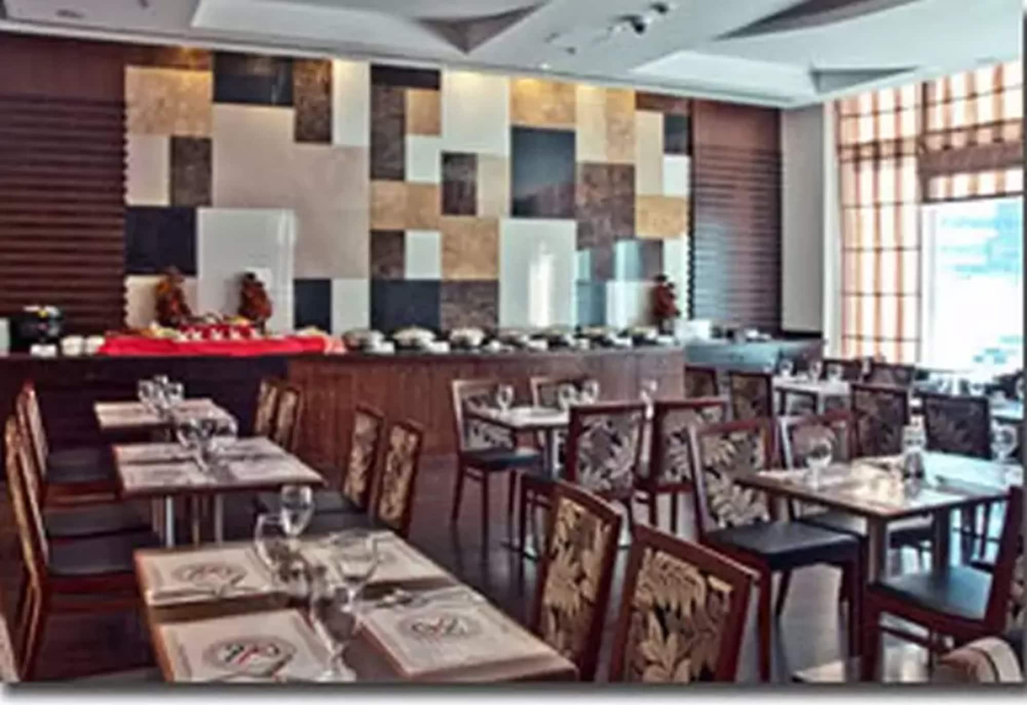 Restaurant Ramee Rose Hotel