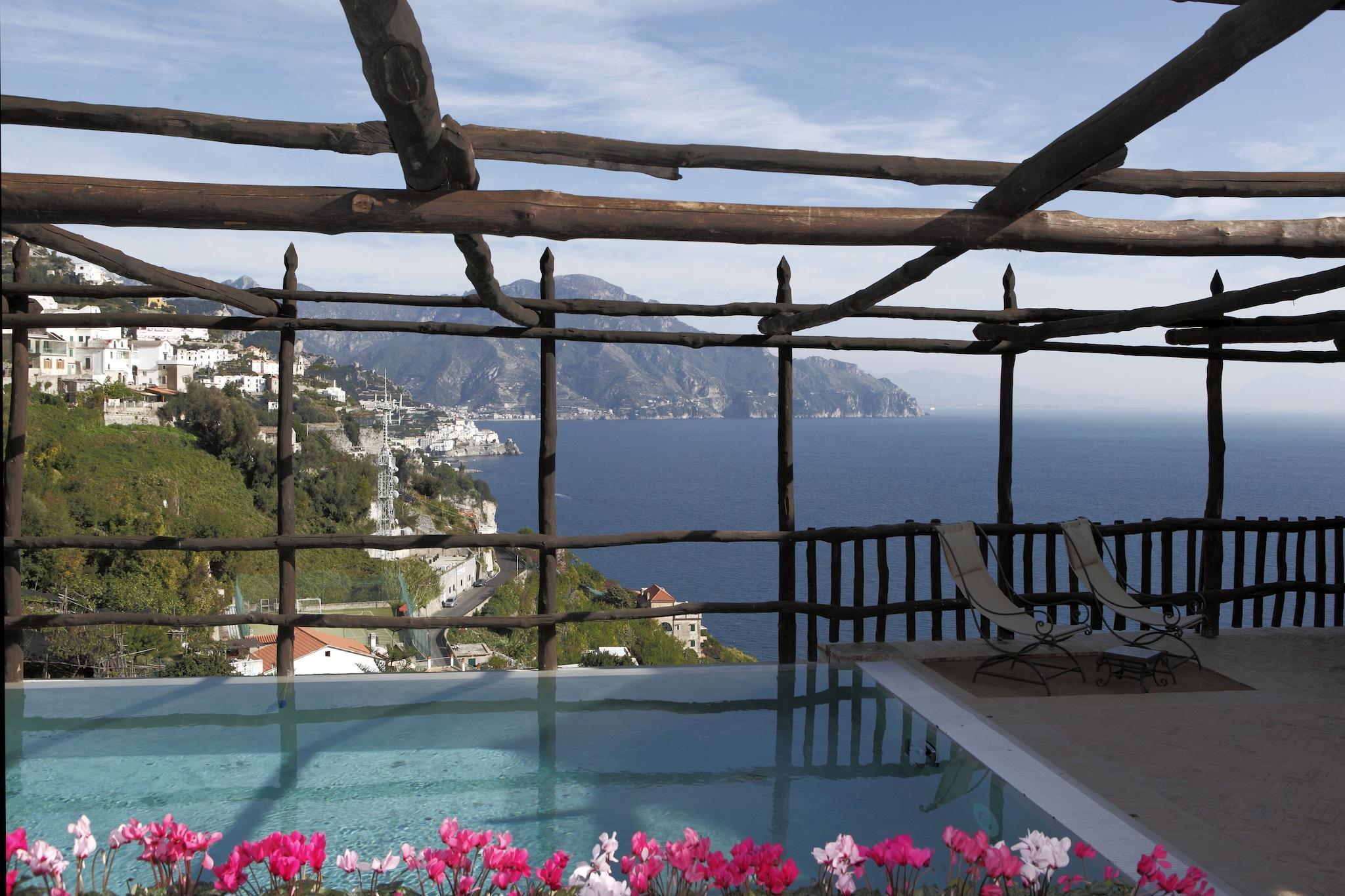 Vista Piscina Villa Alba d' Oro - Historic Luxury Villa