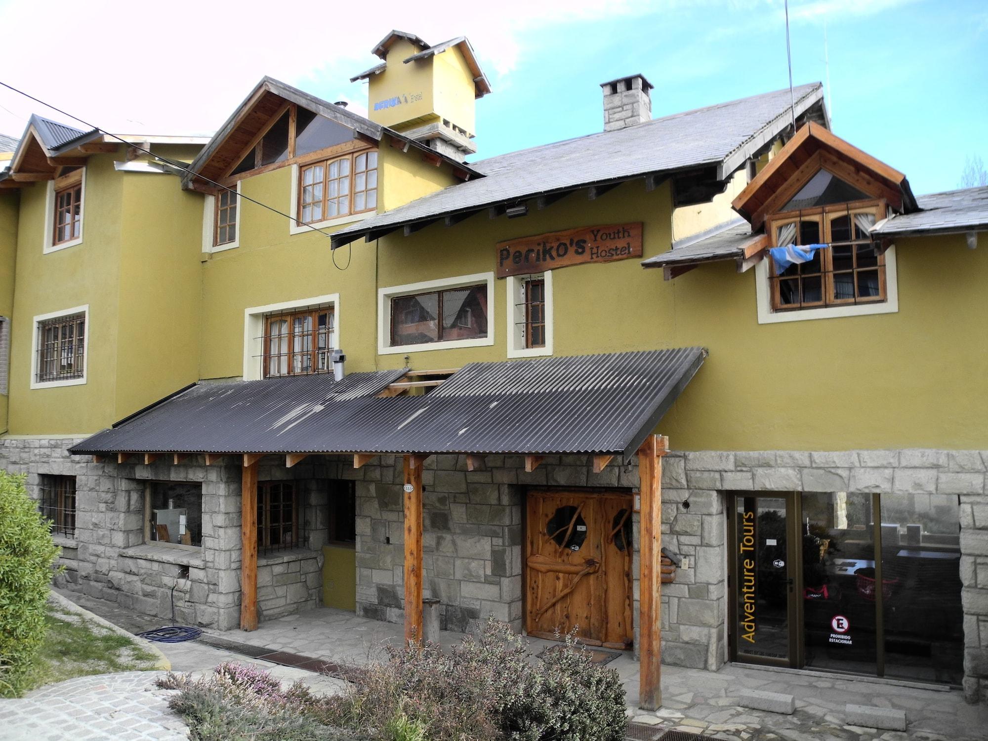 Varios Periko's Youth Hostel