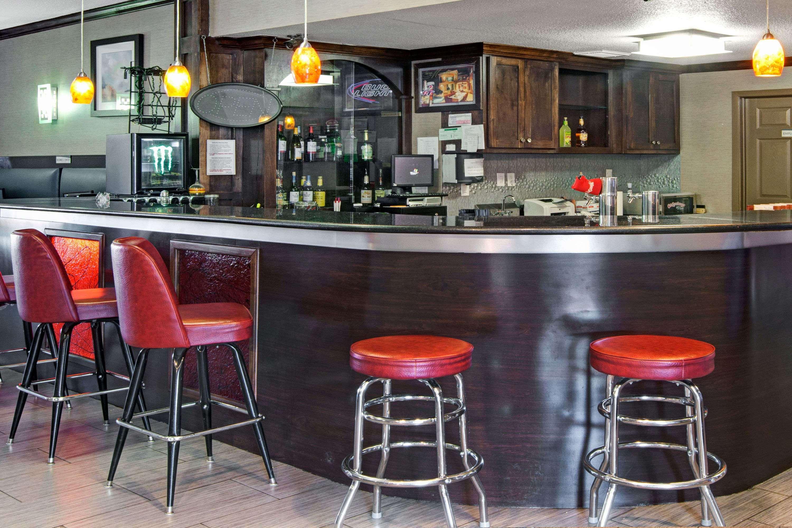 Bar/Salón Ramada by Wyndham Houston Intercontinental Airpt S