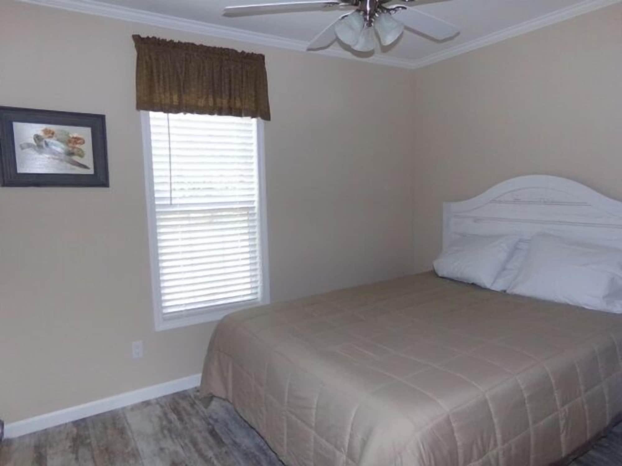 Varios Pleasant Lake RV Resort