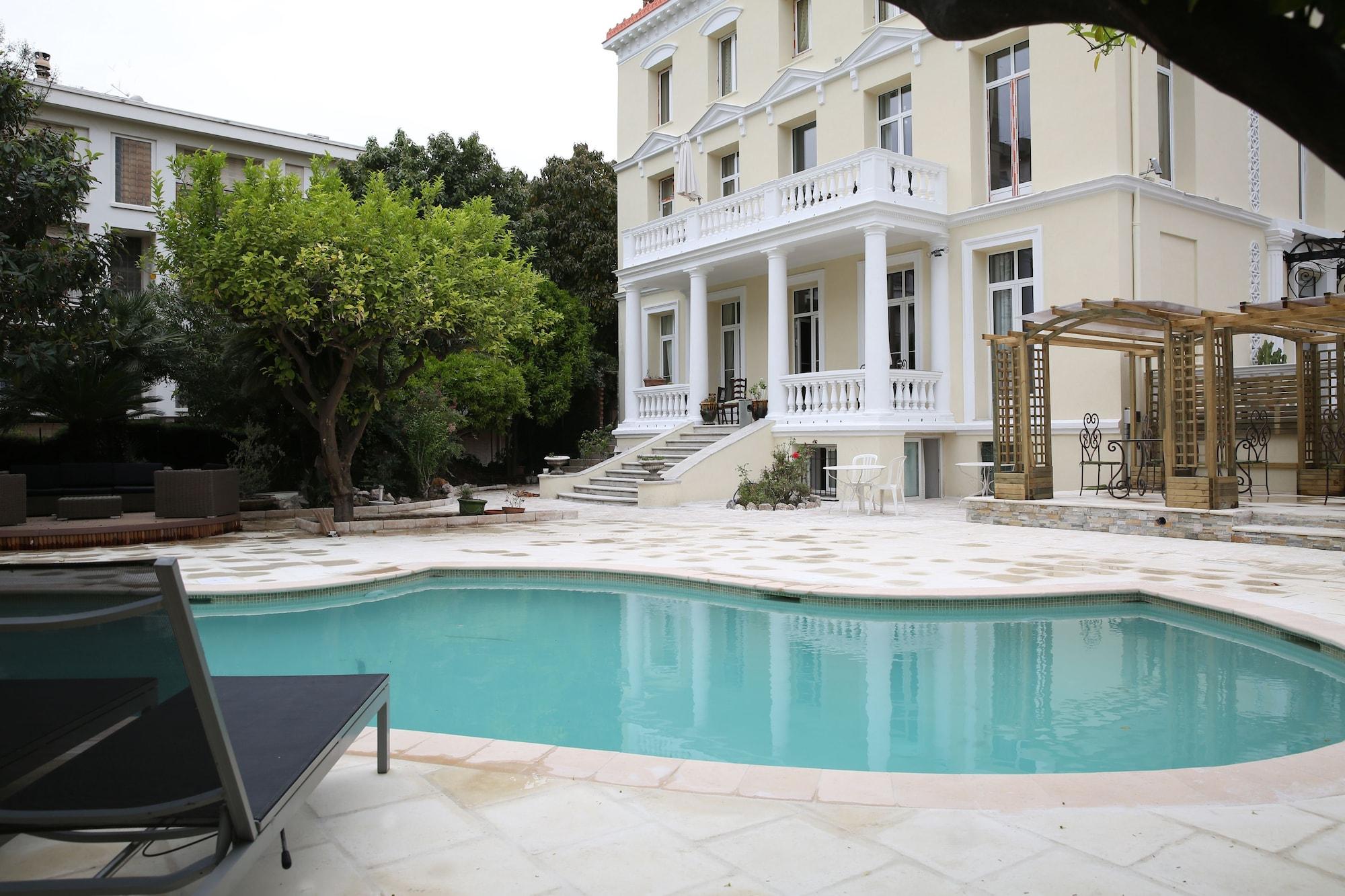 Varios Hôtel Armenonville