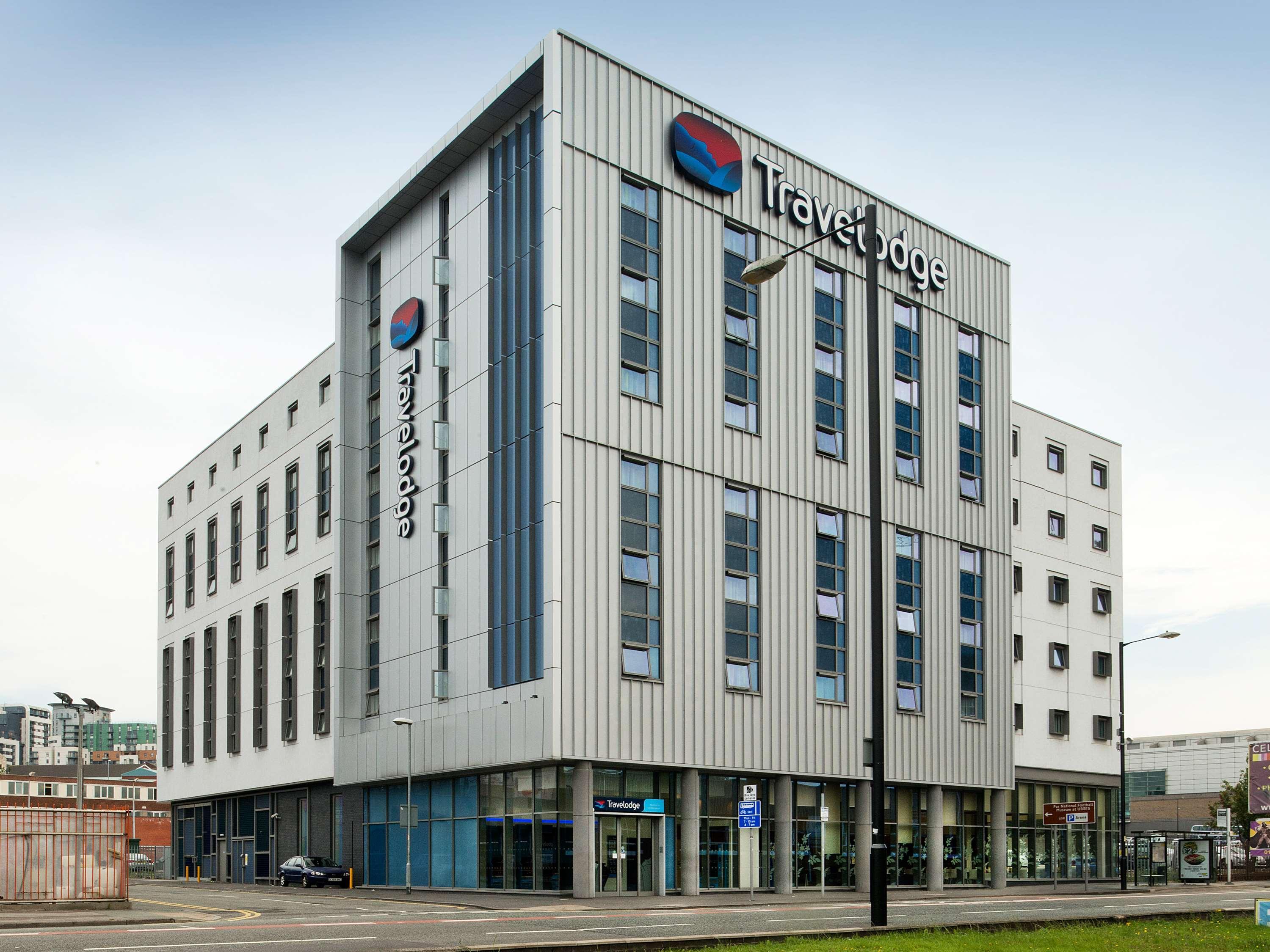 Vista Exterior Travelodge Manchester Central Arena