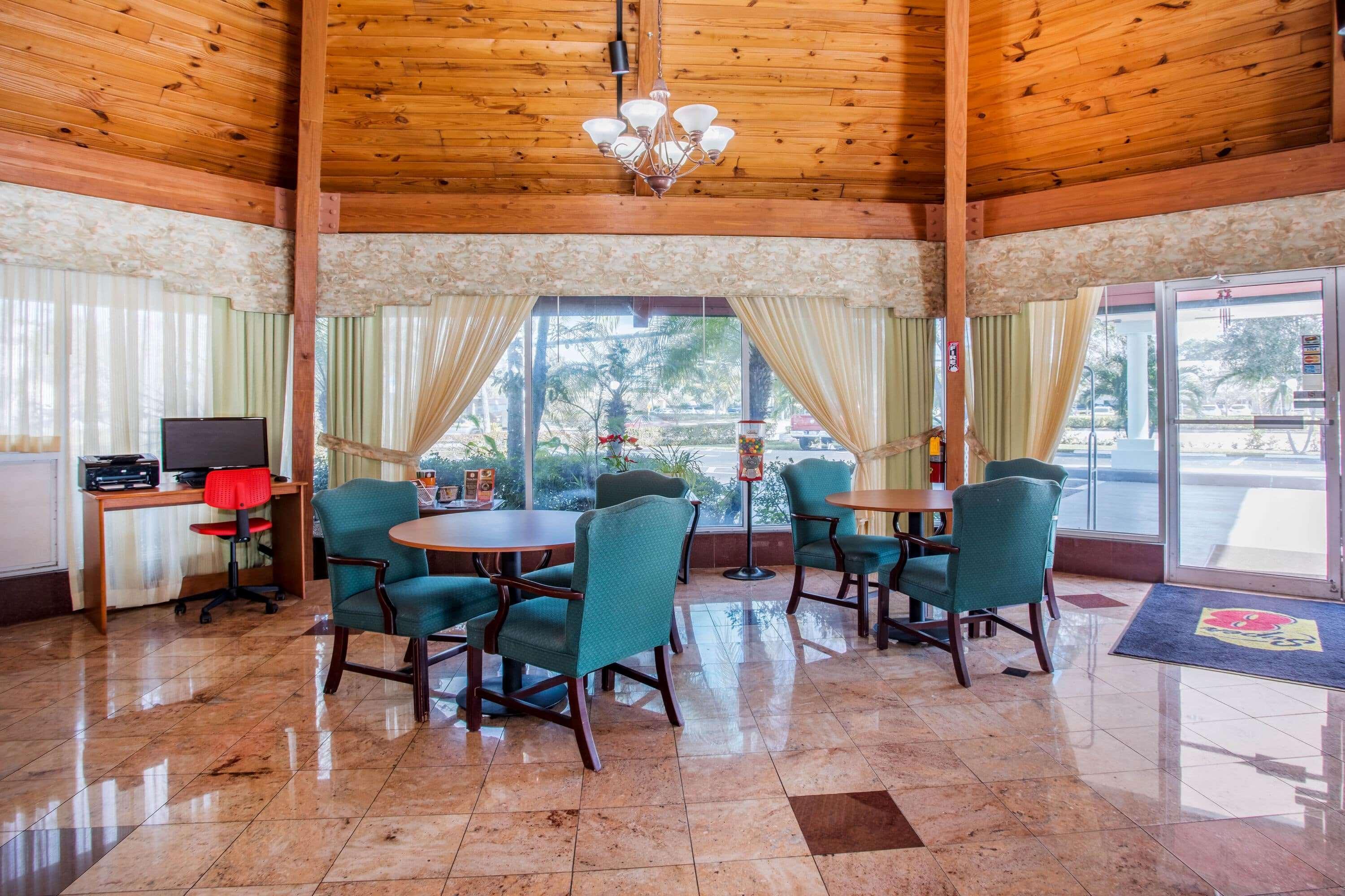 Vista Lobby Super 8 by Wyndham North Palm Beach