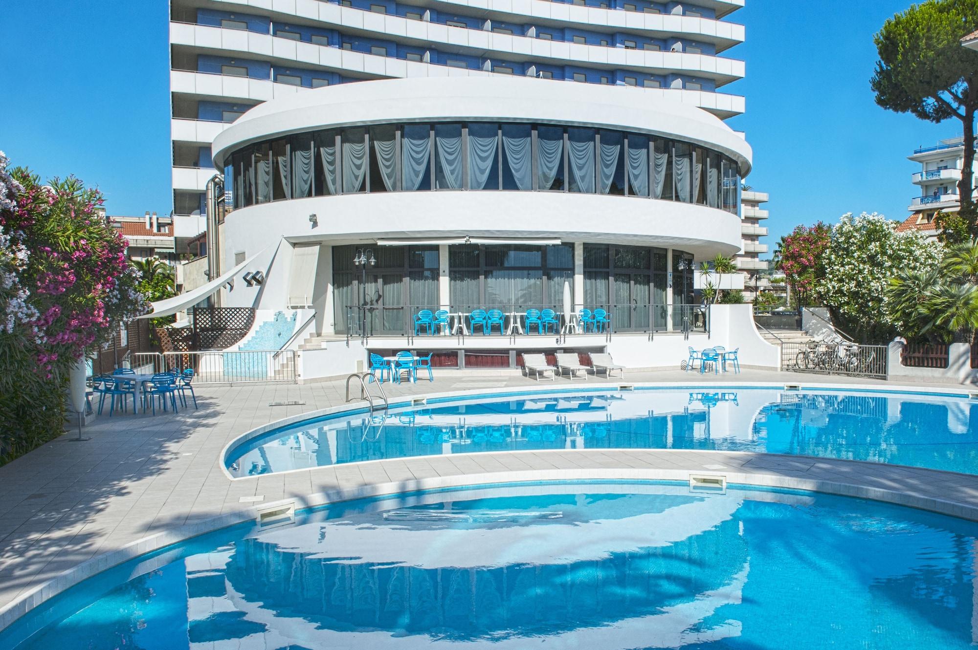 Vista Exterior International Hotel & Suite