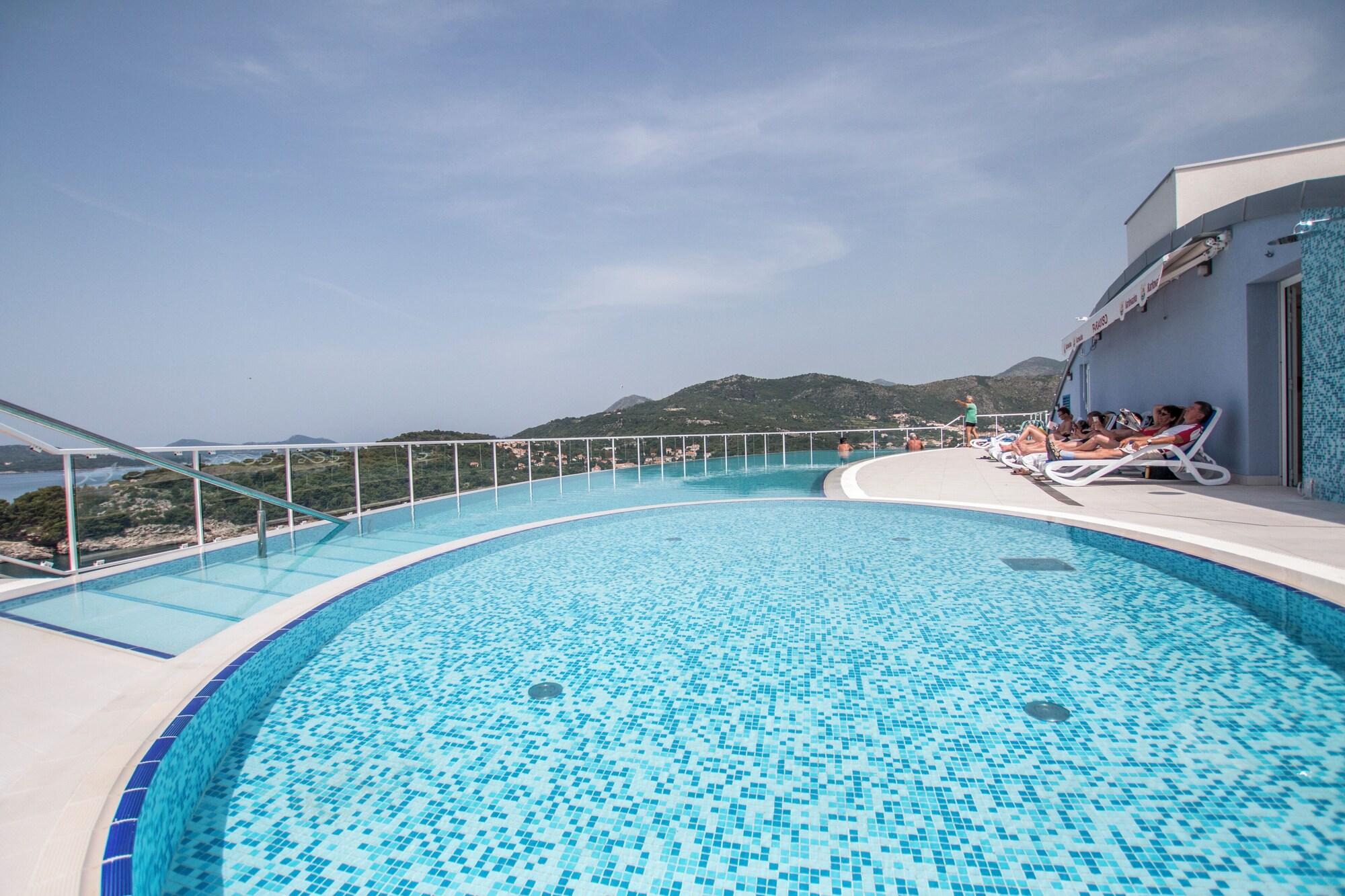 Varios Villa Paradiso