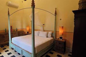 Alquiler Vacacional - TRUE CLASSIC COLONIAL MASTERPIECE with huge rooftop patio. Walk to restaurants.