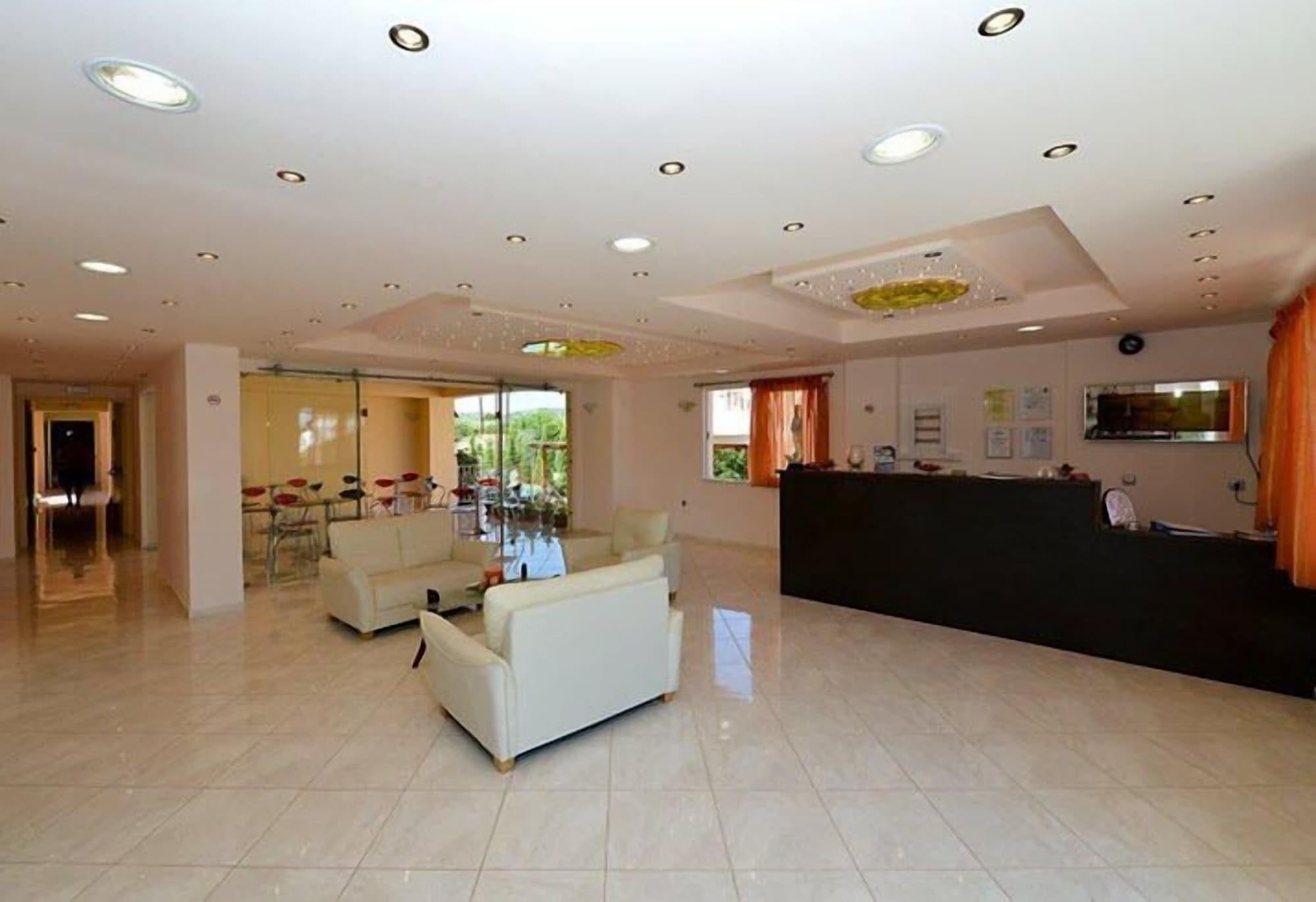 Vista Lobby Golden Rose Suites