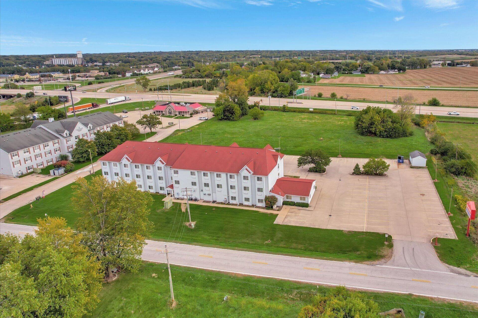 Vista Exterior Ramada Limited by Wyndham, Bloomington I-55 & I-74 IL