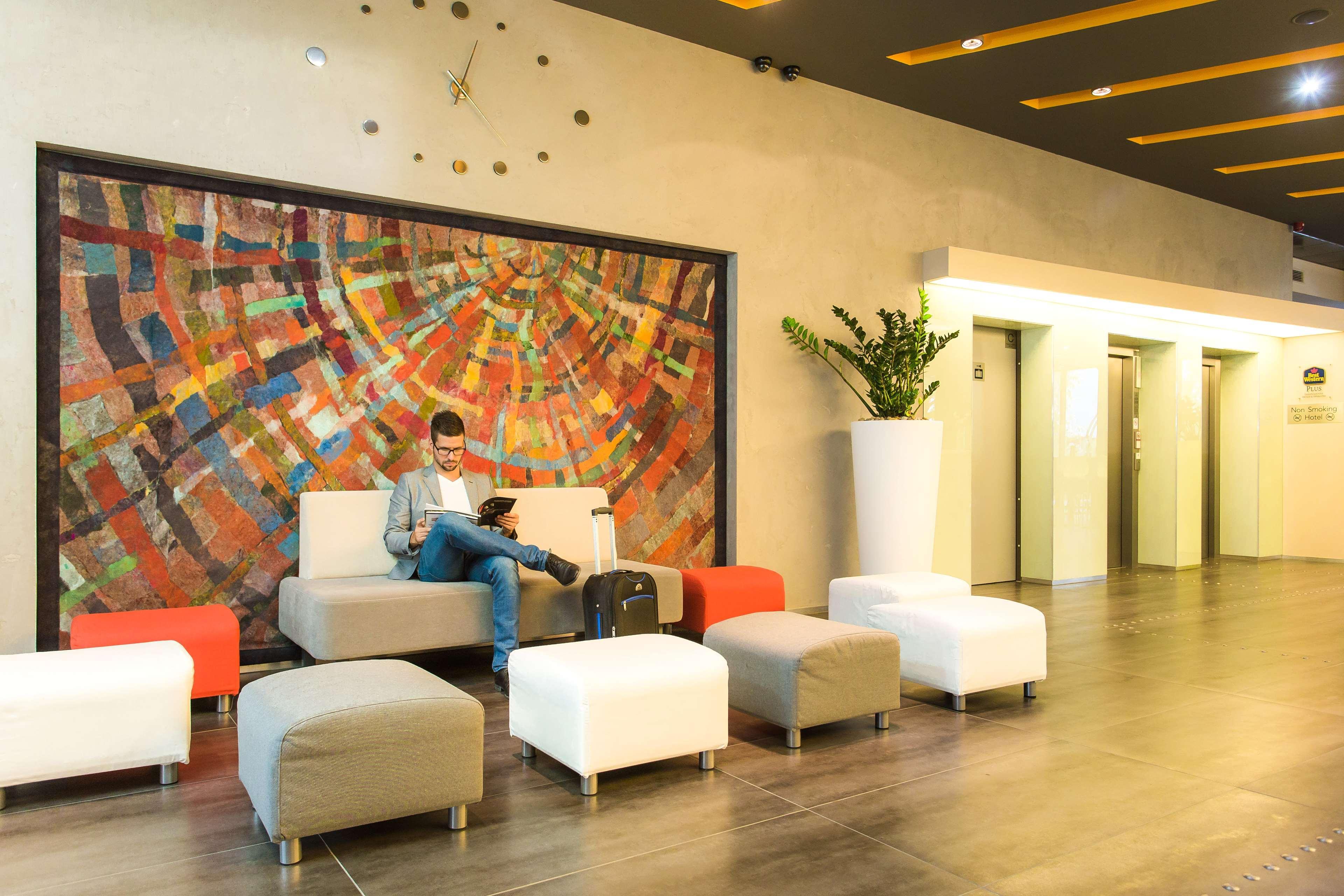 Vista Lobby Best Western Bohemian Resort