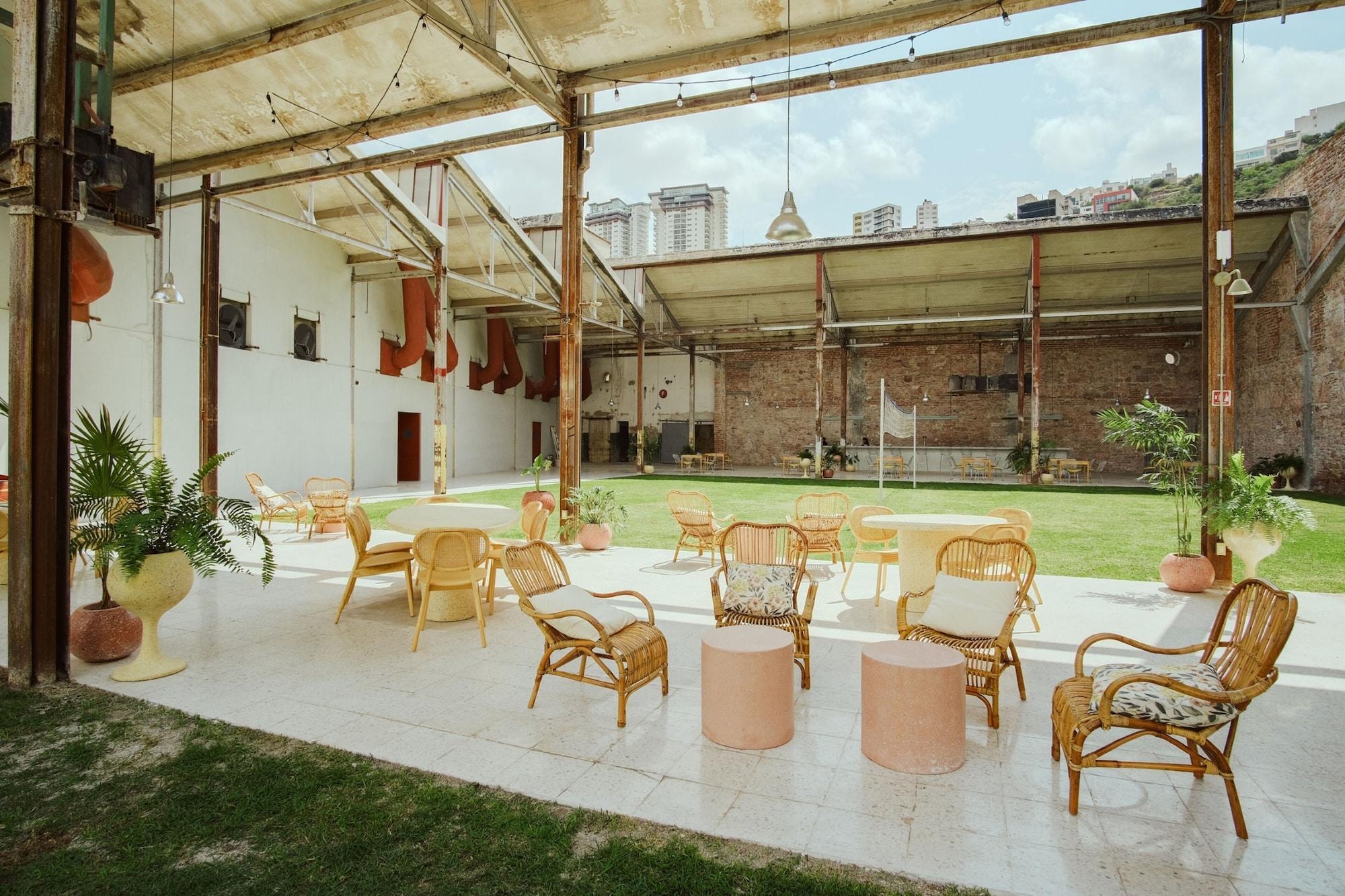 Bar/Salón Hotel Ha Rcules