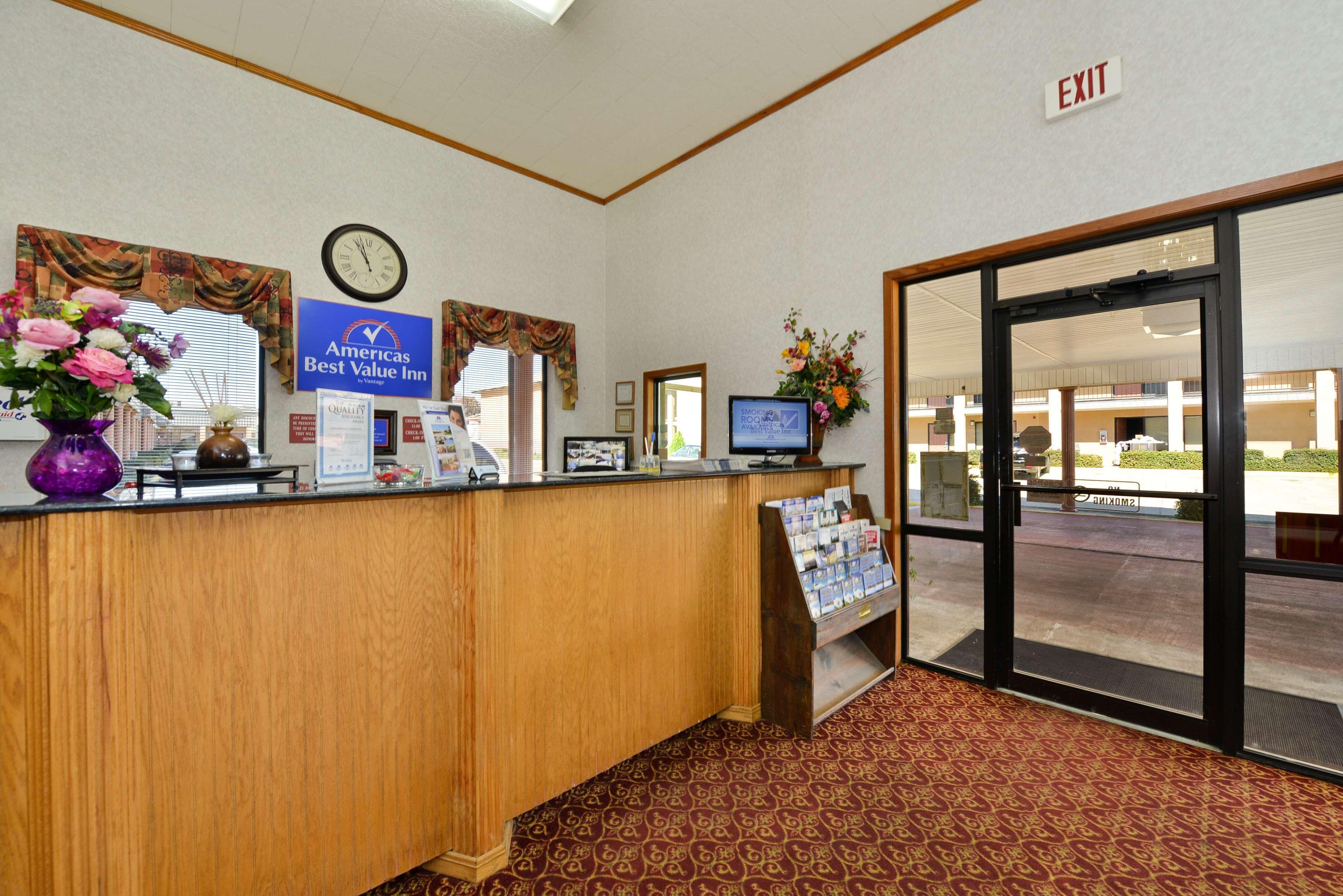 Vista Lobby Americas Best Value Inn Brookhaven