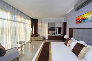 Alojamiento - City Plaza Hotel & Suites