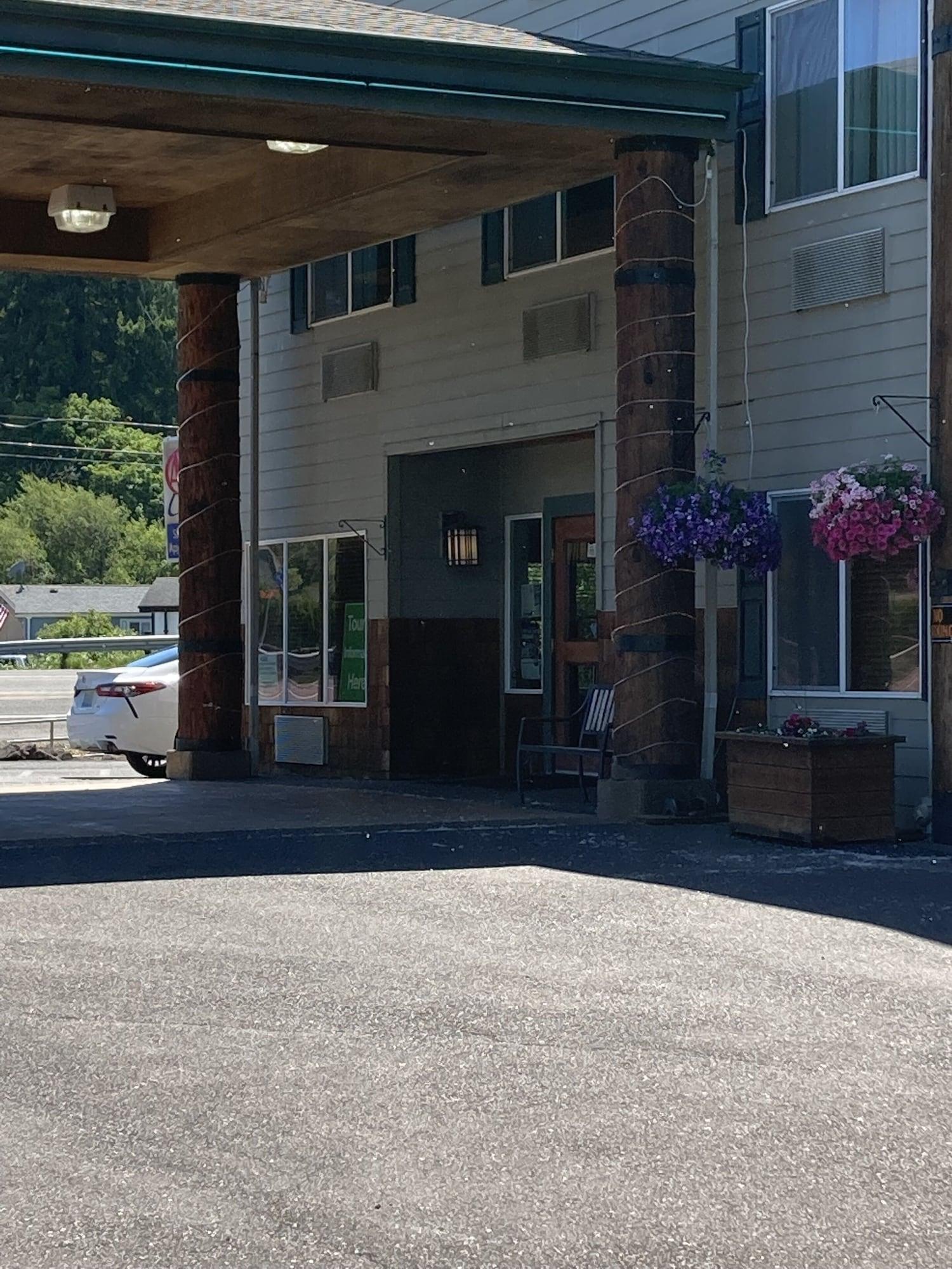 Vista Exterior Clatskanie River Inn