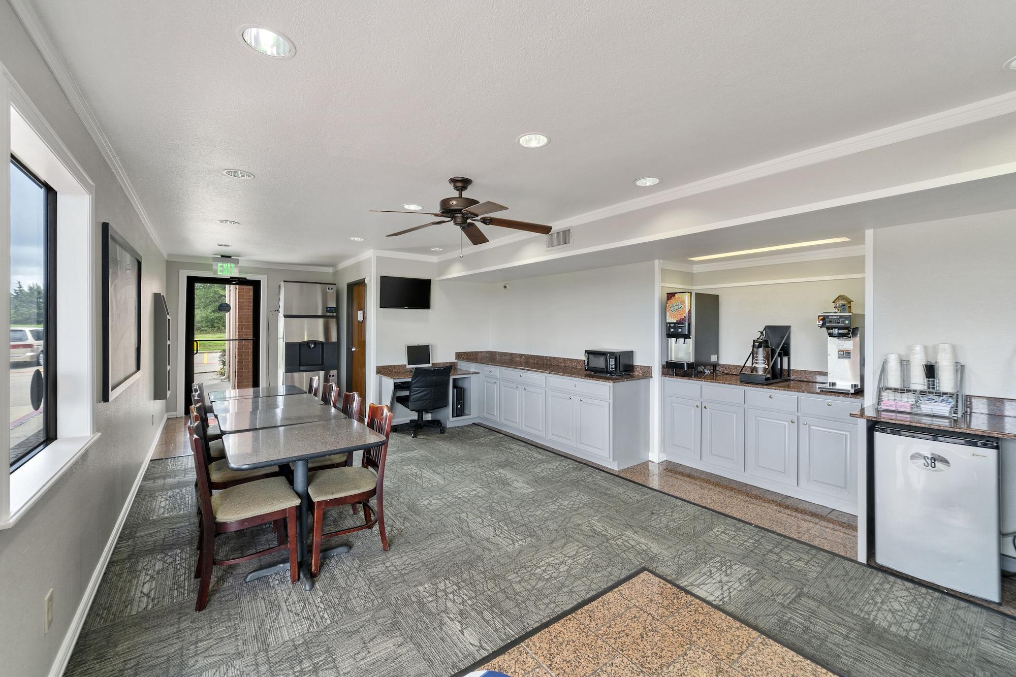 Vista Lobby Super 8 by Wyndham Mount Vernon
