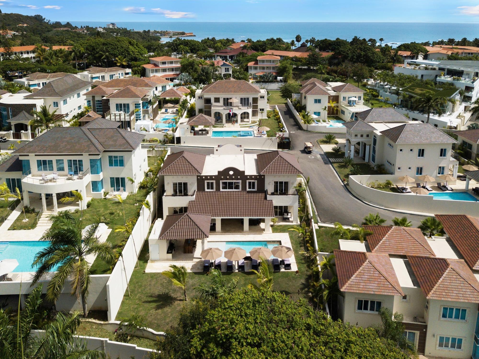 Vista Exterior Royal Villas  Cofresi 6