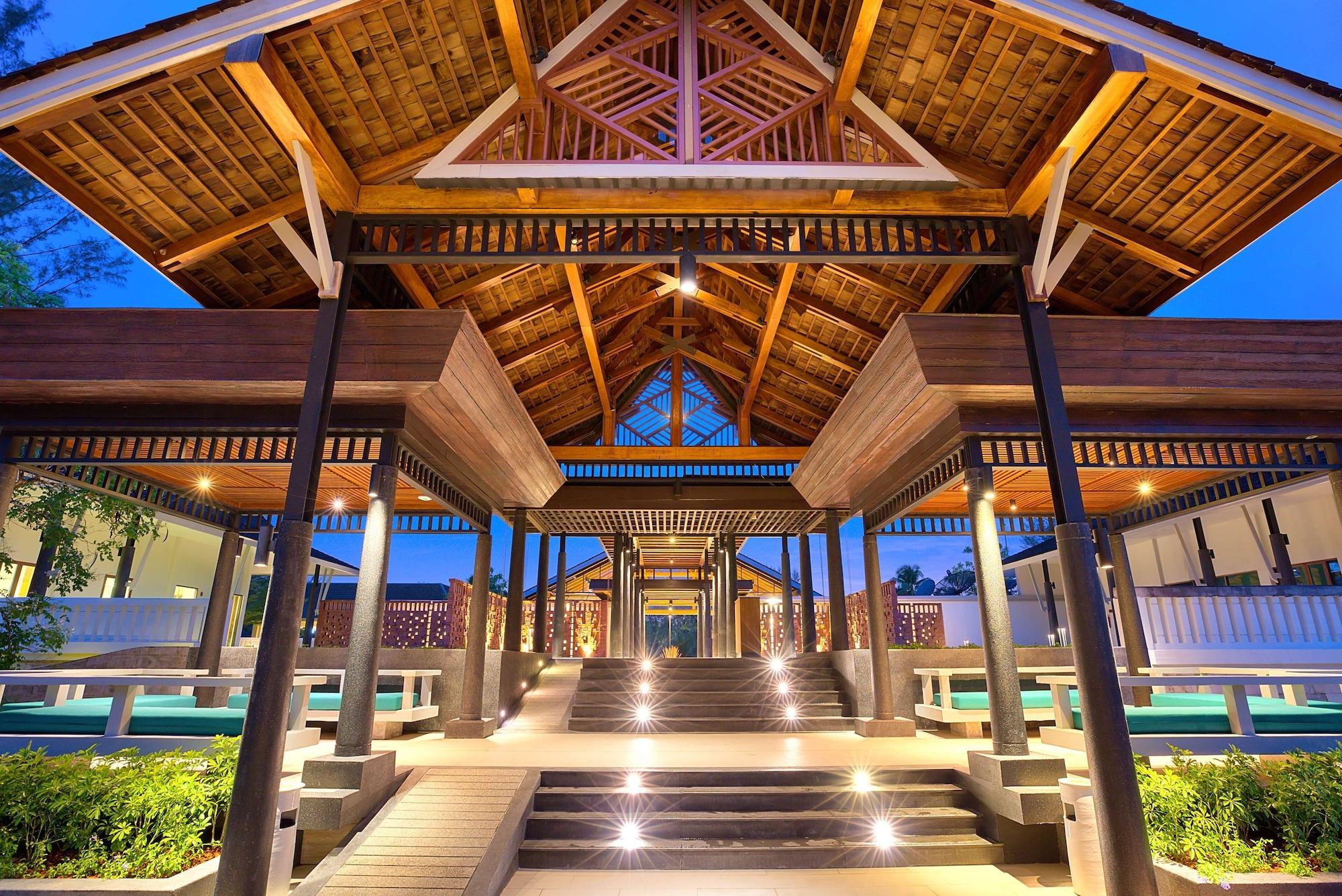 Vista Lobby OUTRIGGER Khao Lak Beach Resort