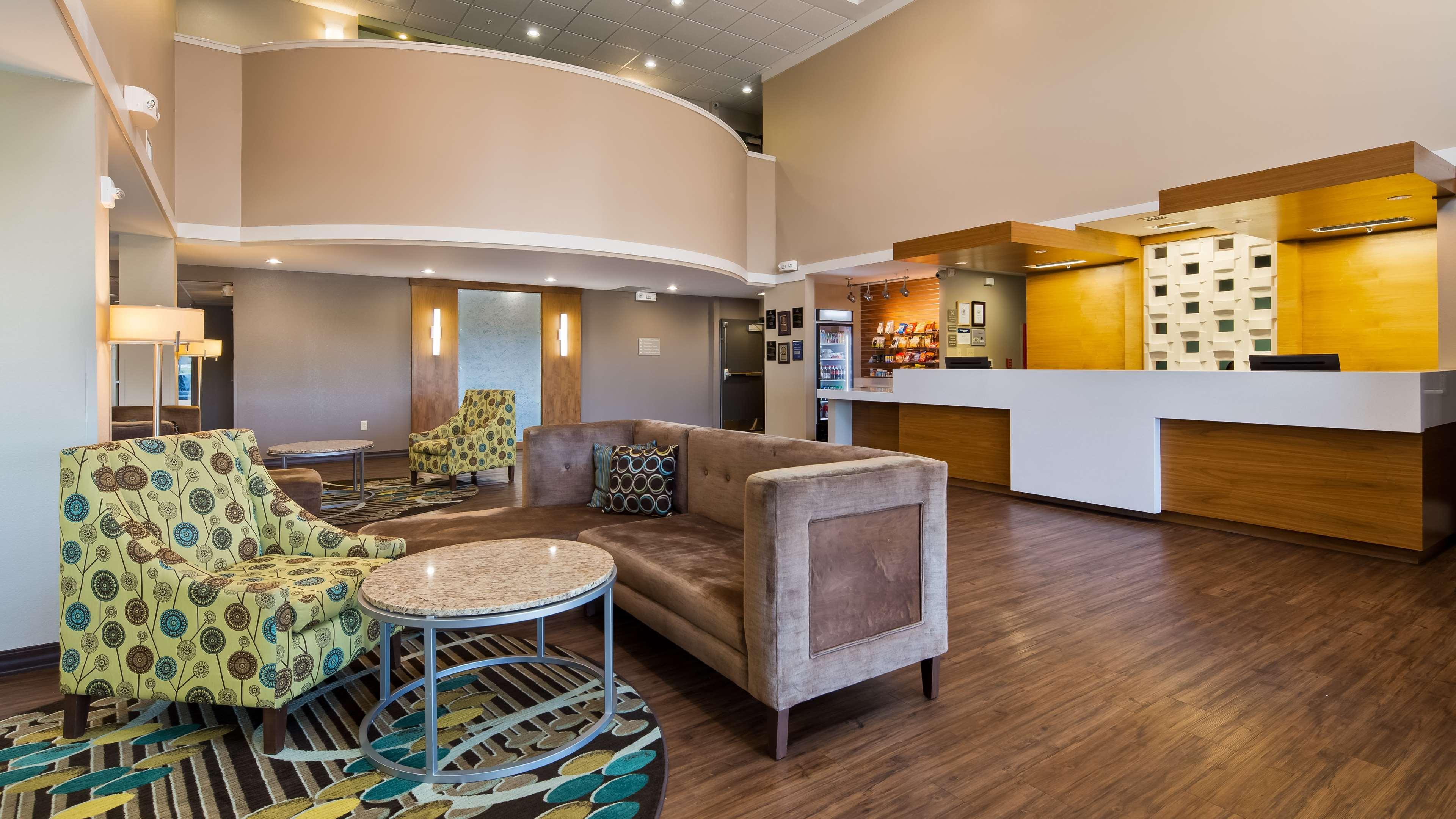 Vista Lobby Best Western Plus Patterson Park Inn