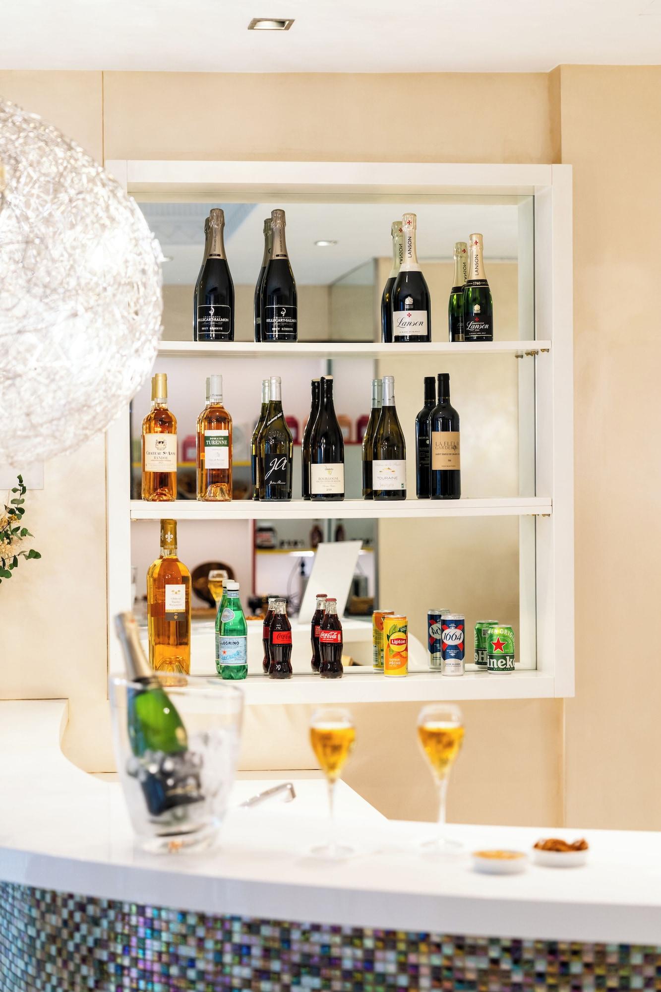 Bar/Salón 7 Eiffel by Malone