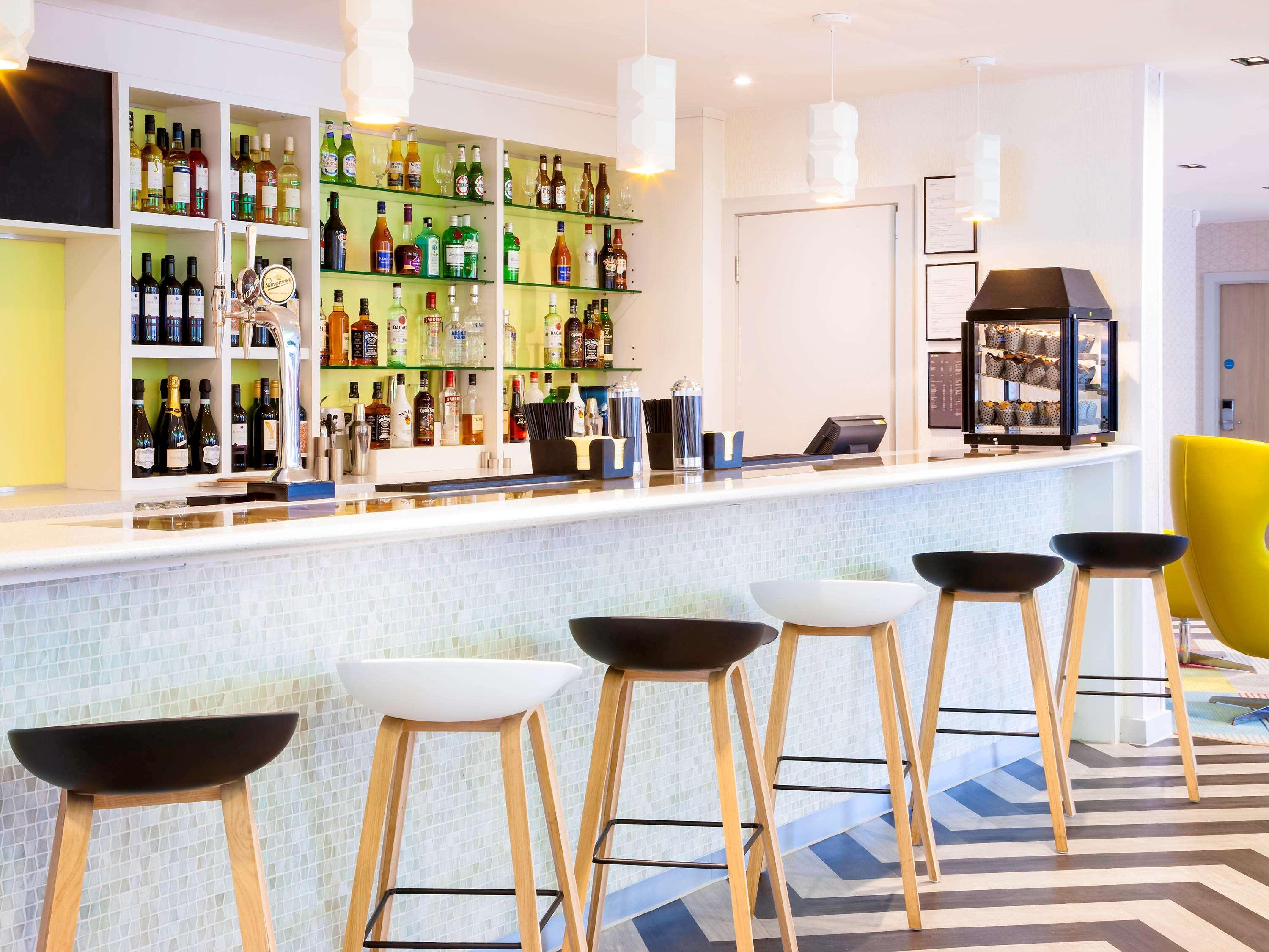 Bar/Salón Ibis Styles London Heathrow