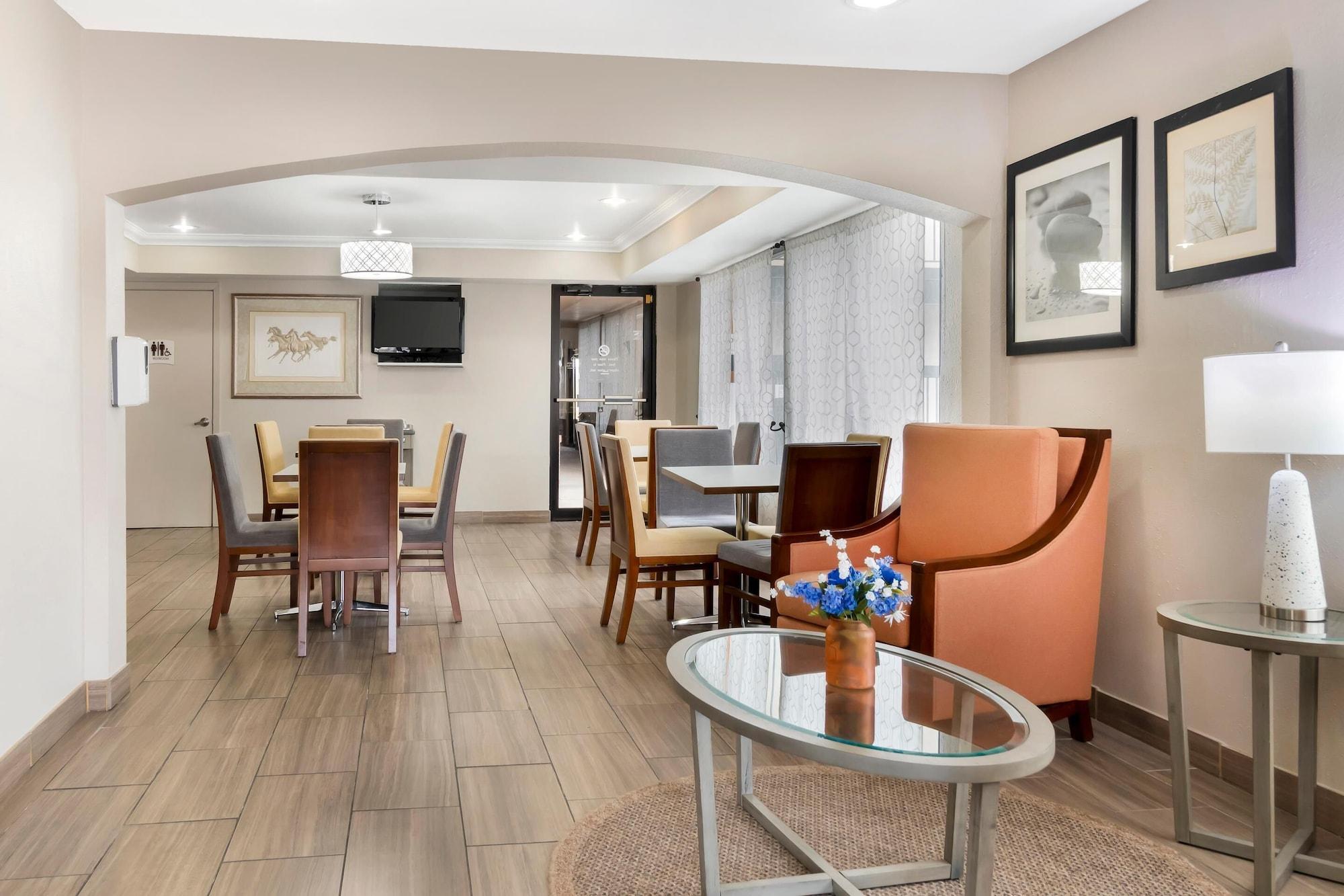 Vista Lobby Quality Inn & Suites Decatur - Priceville I-65