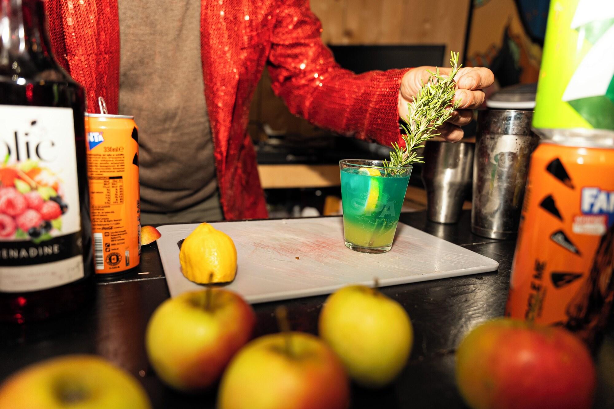 Bar/Salón Amsterdam Teleport Hotel