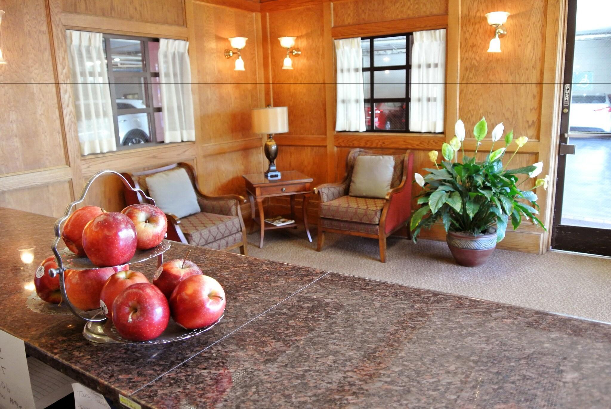Vista Lobby Cow Hollow Inn & Suites