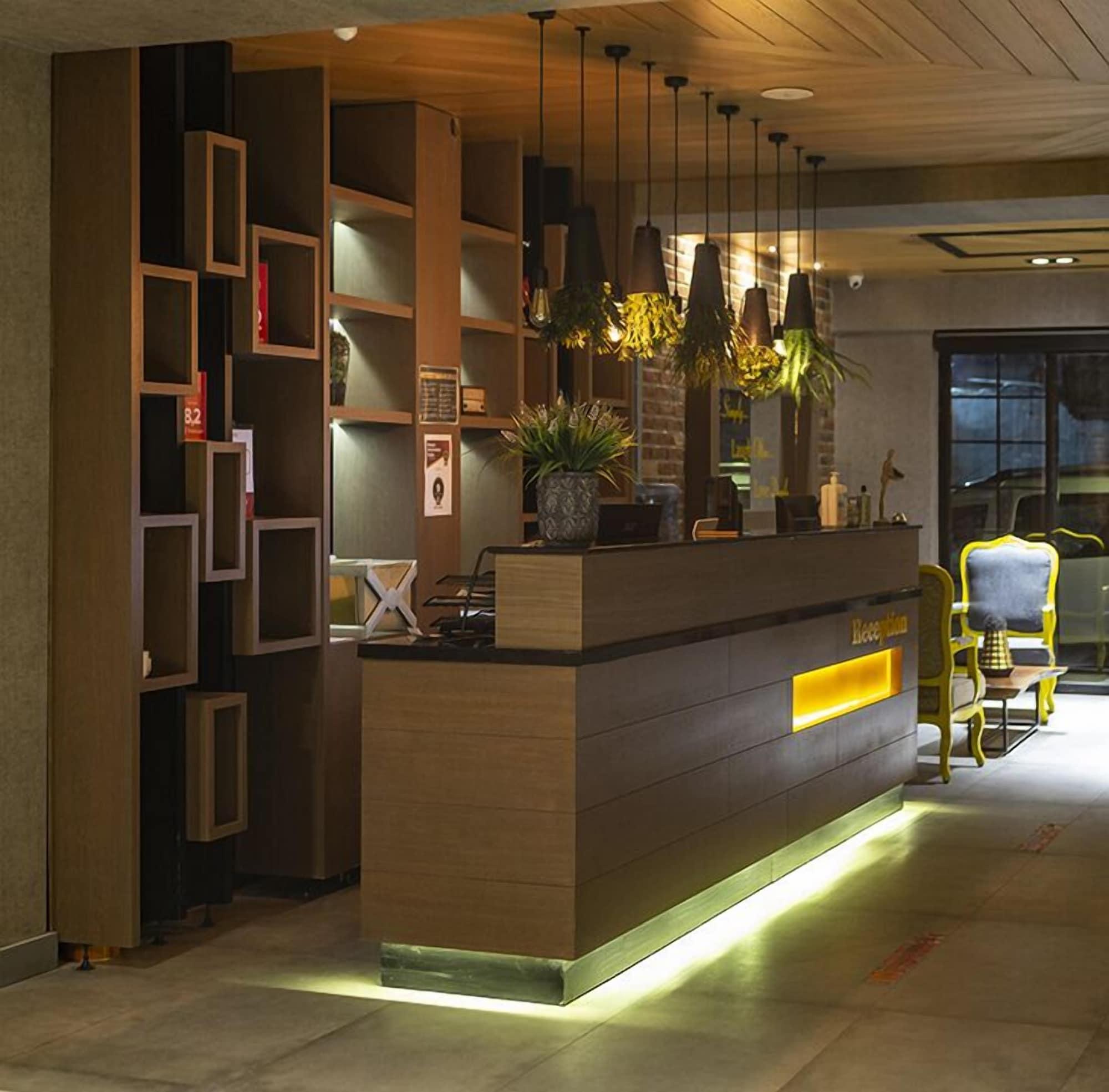 Vista Lobby Sun Suit Hotel