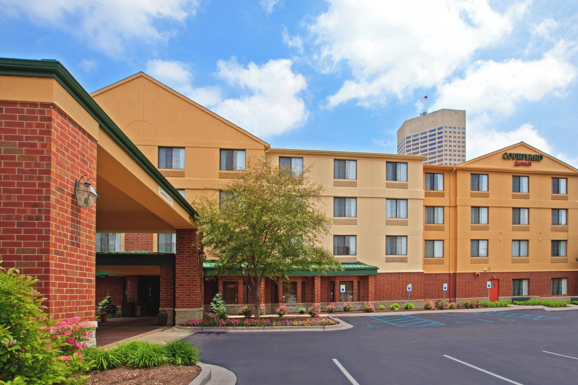 Vista Exterior Courtyard by Marriott Indianapolis at the Capitol