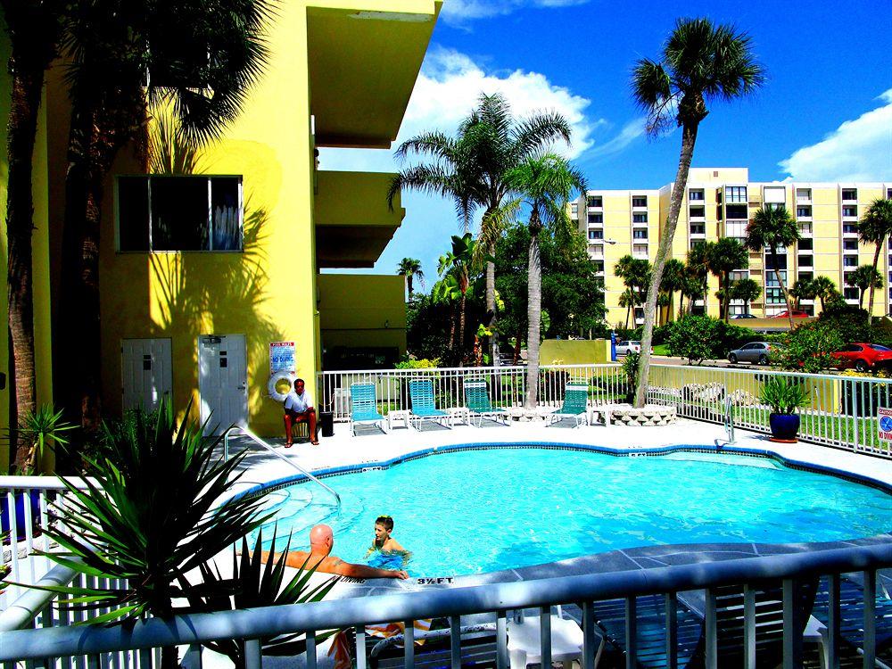 Vista Piscina Charthouse Hotel & Suites