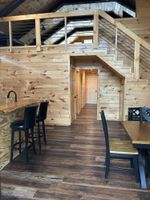 Alquiler Vacacional - Whispering Woods_  Hot Tub _Waterfall _ Arcade _3 story Cabin