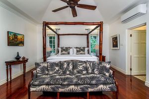 Alquiler Vacacional - Beautiful Beachfront Villa in a Gated Community, Private Pool/Bar, Fully Staffed