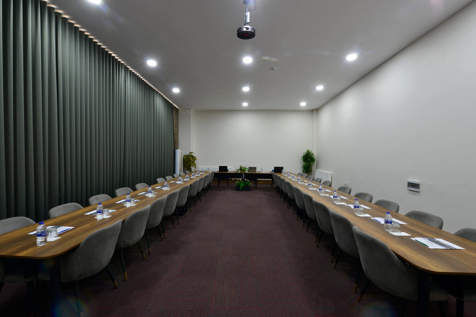 Centro de Negocios Best Western Premier Hidden Hills Hotel