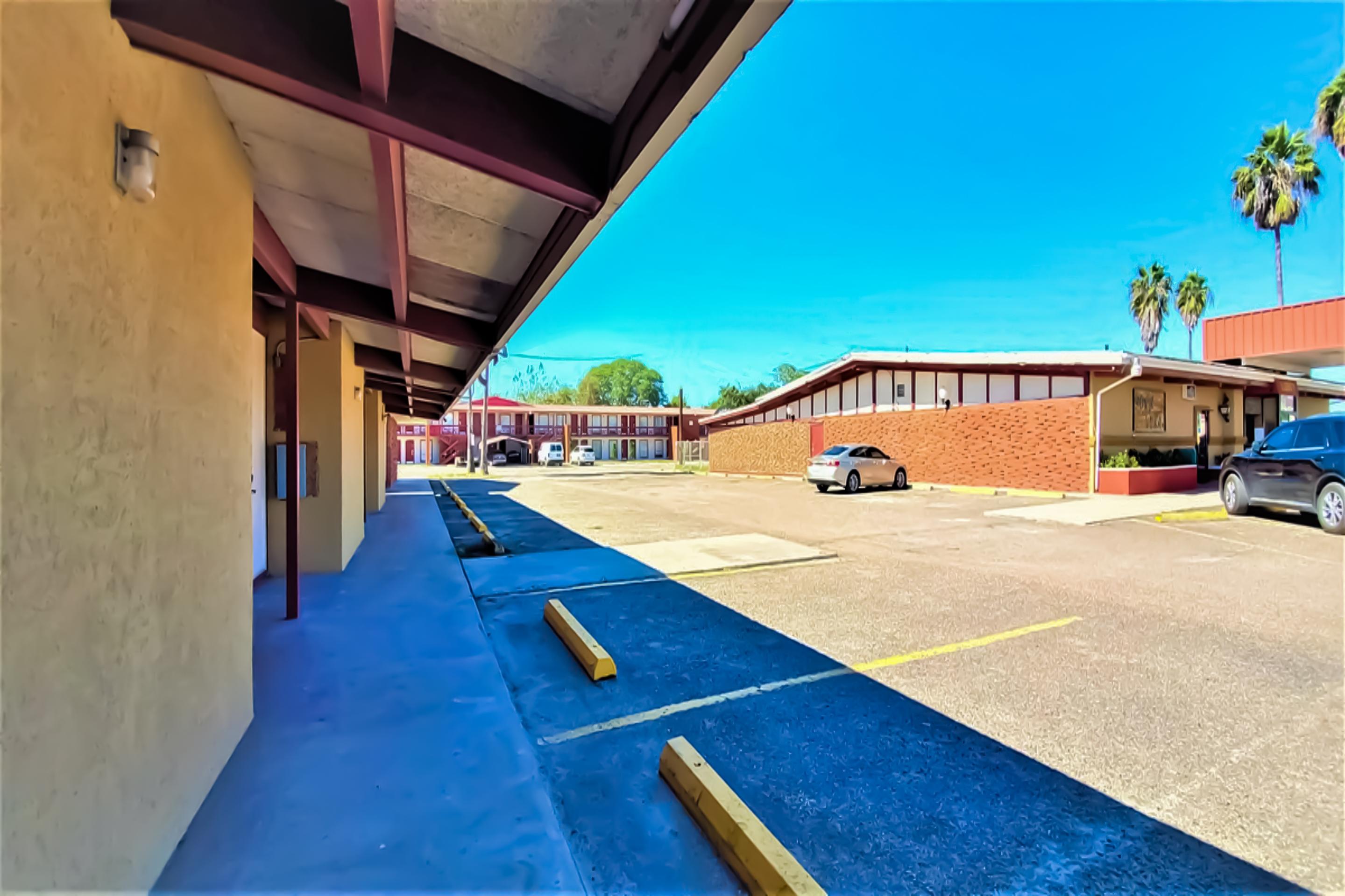 Vista Exterior OYO Hotel Alice TX Hwy 281 West