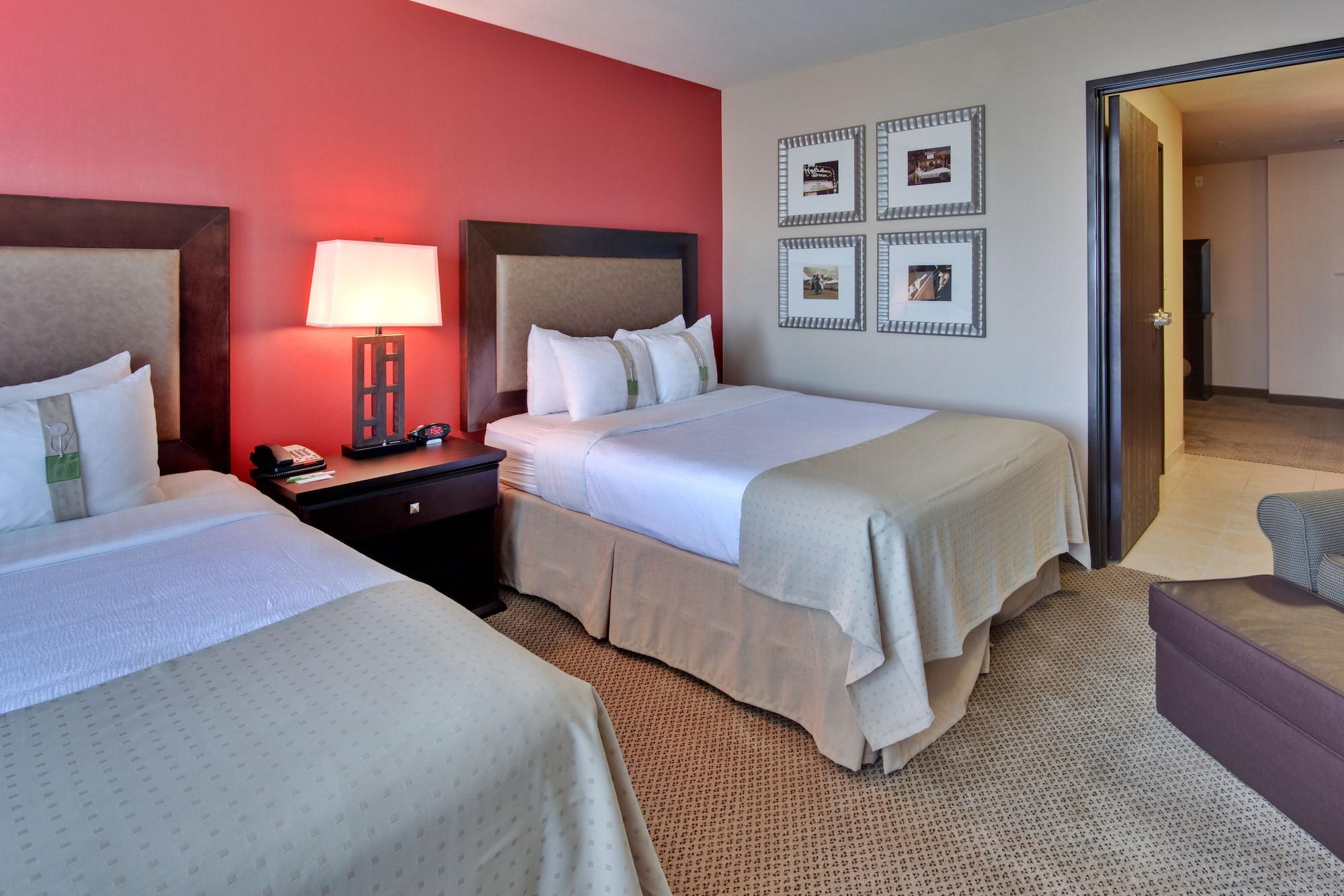 Habitación Holiday Inn & Suites Bakersfield by IHG