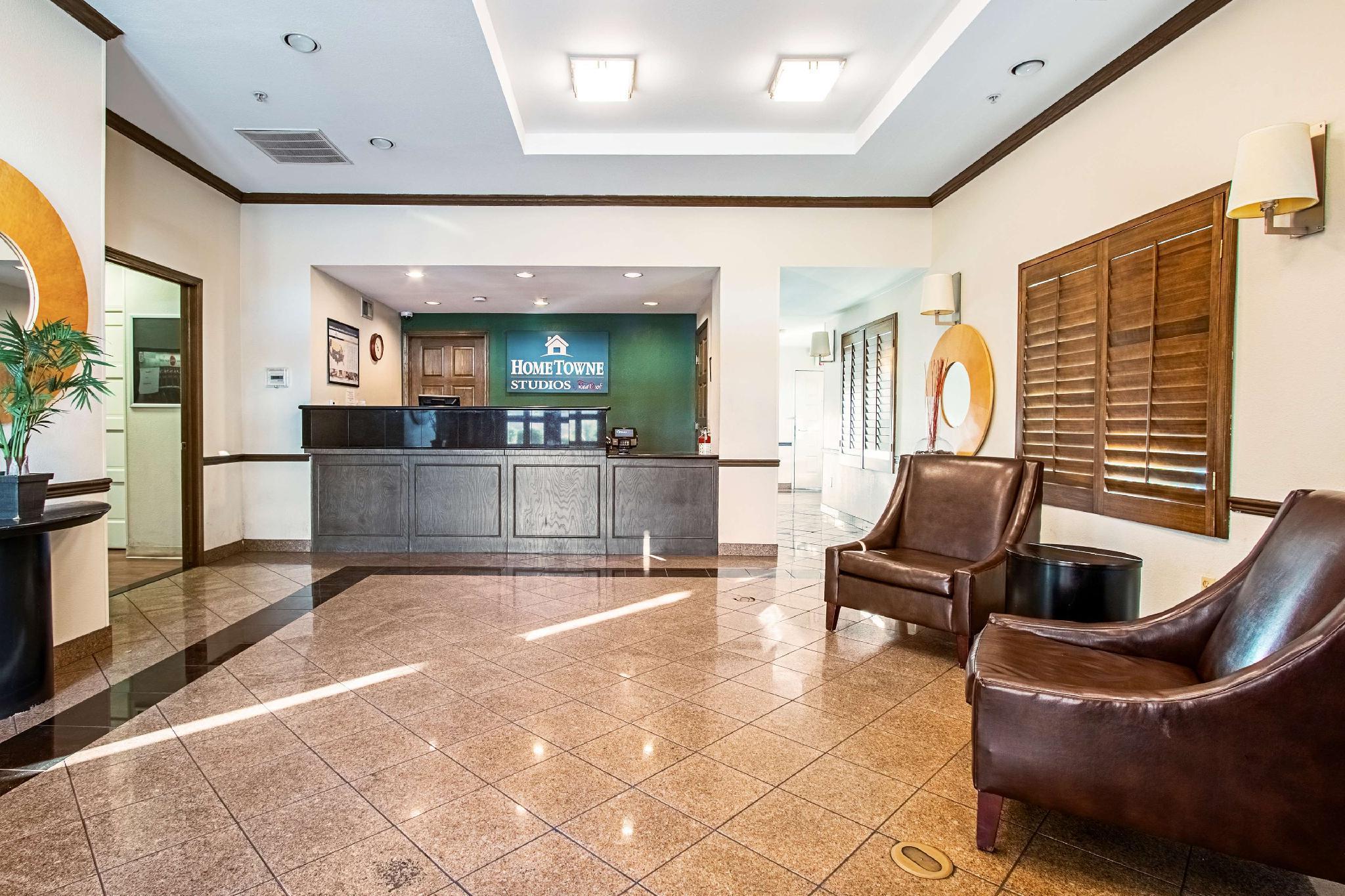 Vista Lobby HomeTowne Studios by Red Roof Phoenix - Black Canyon Highway