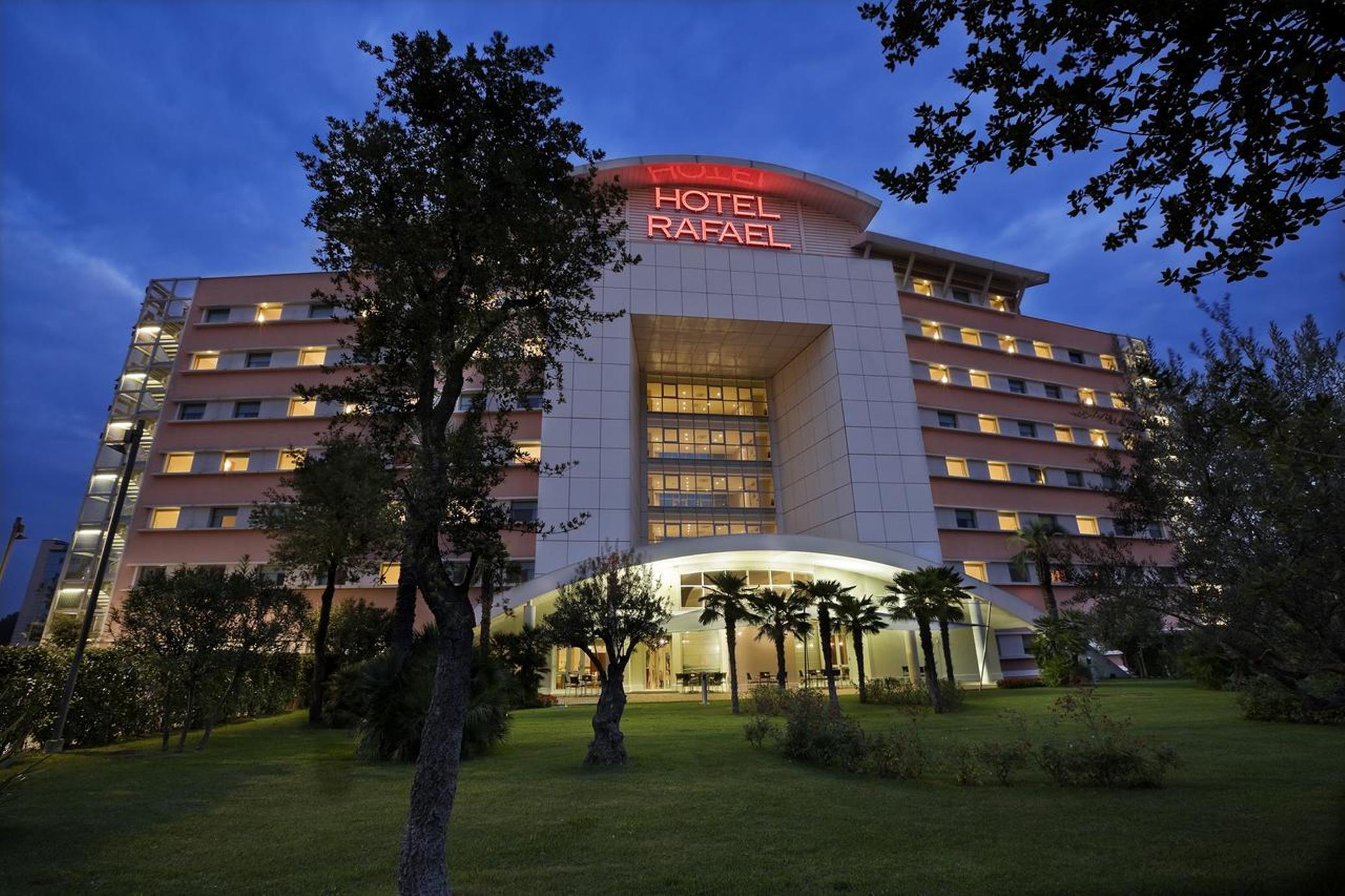 Vista Exterior Hotel Rafael