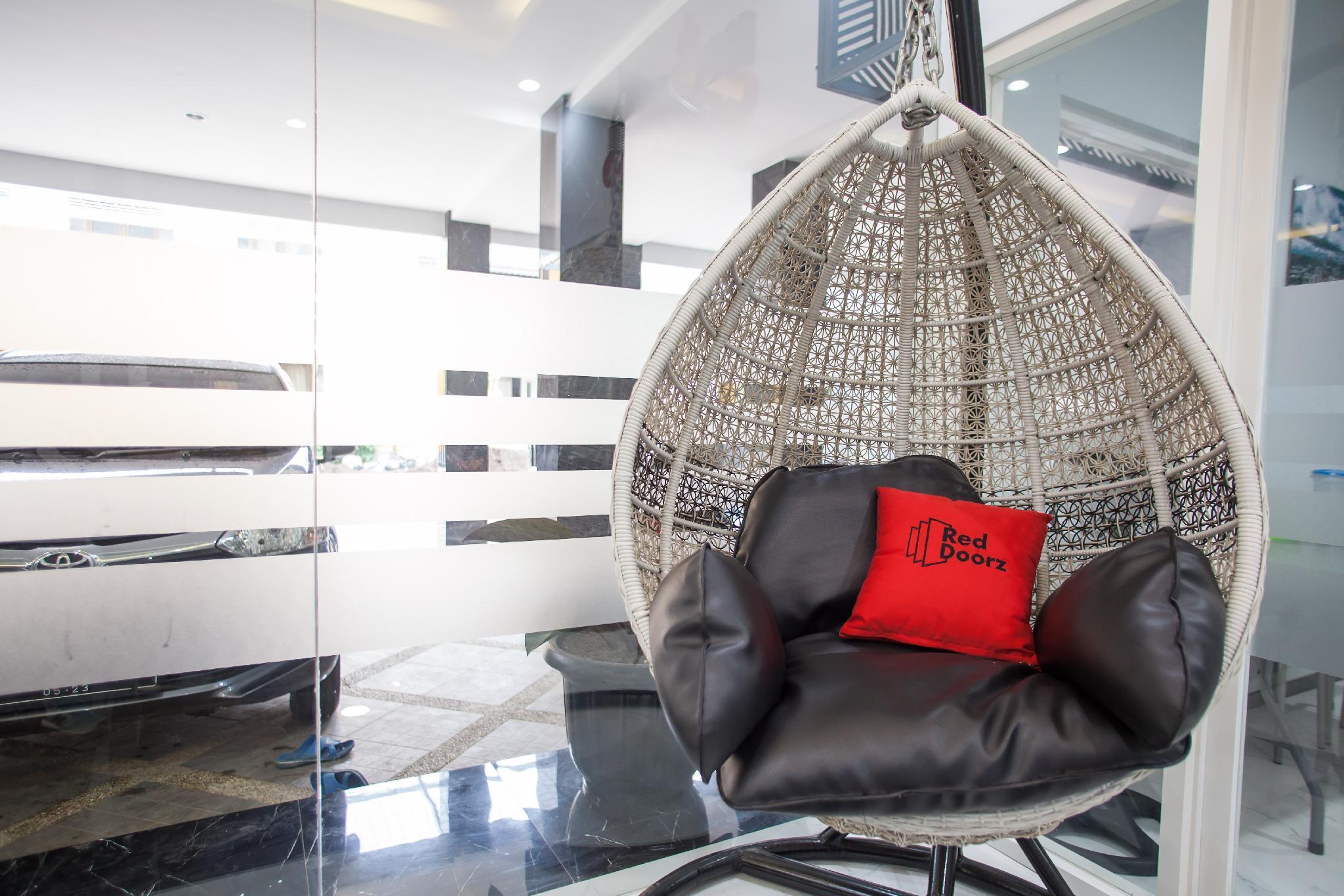 Vista Lobby RedDoorz Plus near Politeknik Negeri Malang