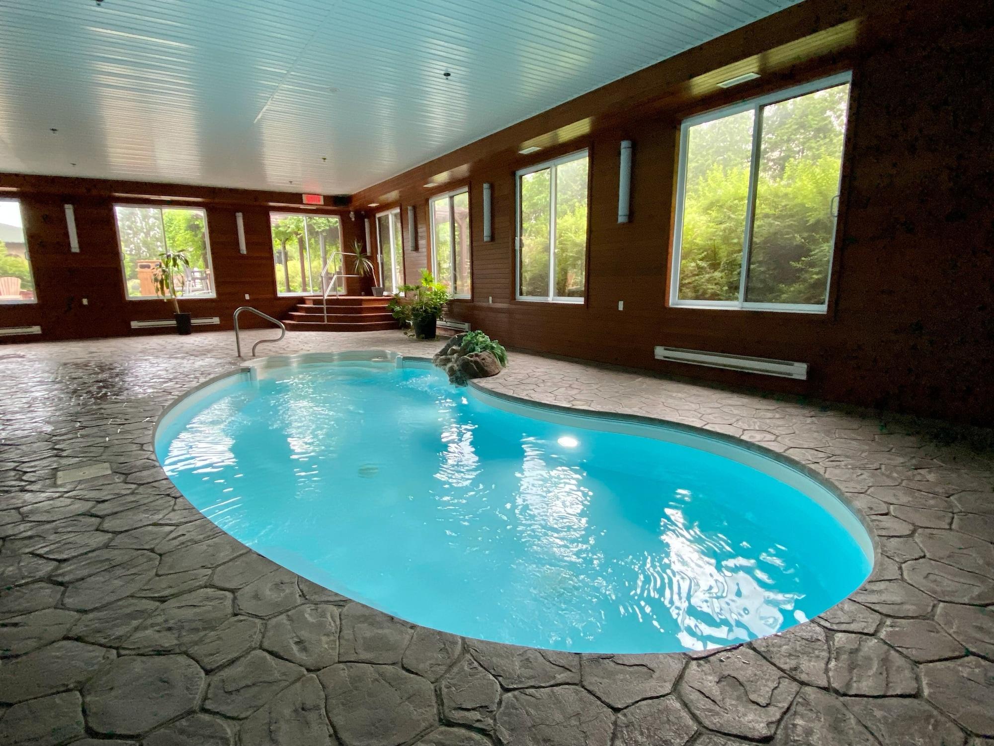 Vista Piscina Hotel Montfort Nicolet