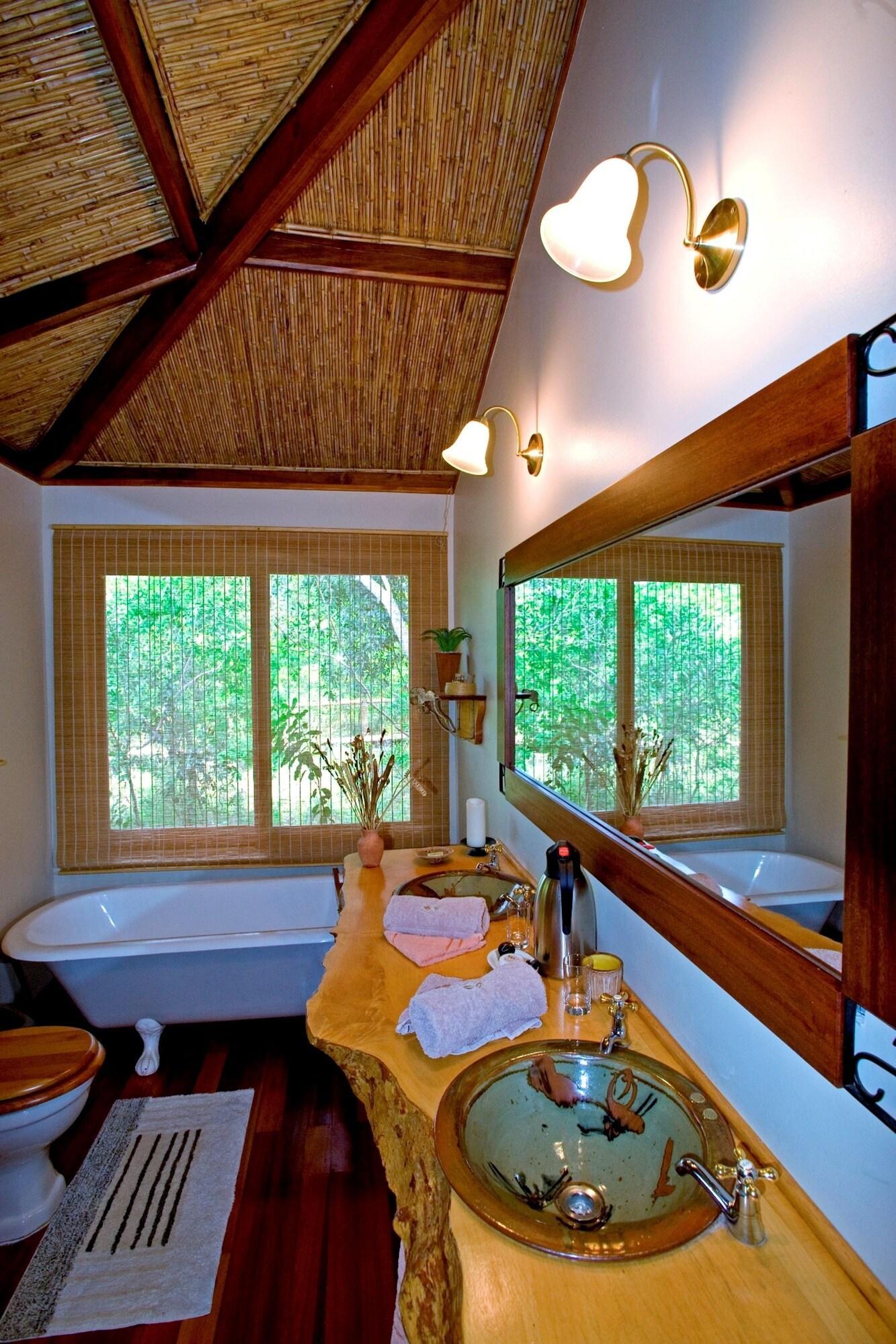 Vista Exterior Bushwillow Collection