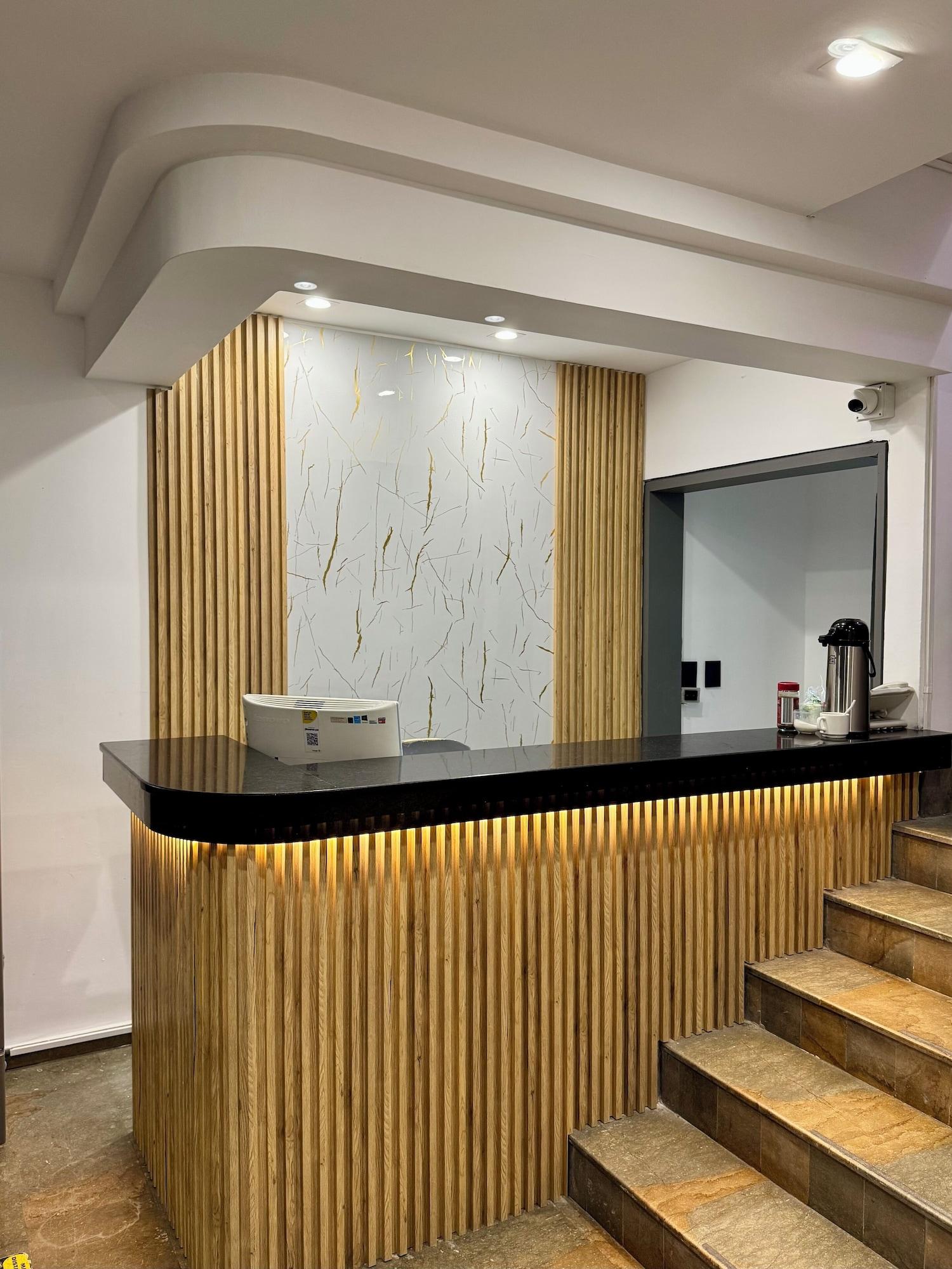 Vista Lobby Hotel Plaza Mayor 44