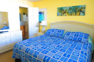 Alquiler Vacacional - SUBTROPICAL PARADISE CONDO WITH PANORAMIC OCEAN VIEWS, POOL, STEPS TO THE BEACH