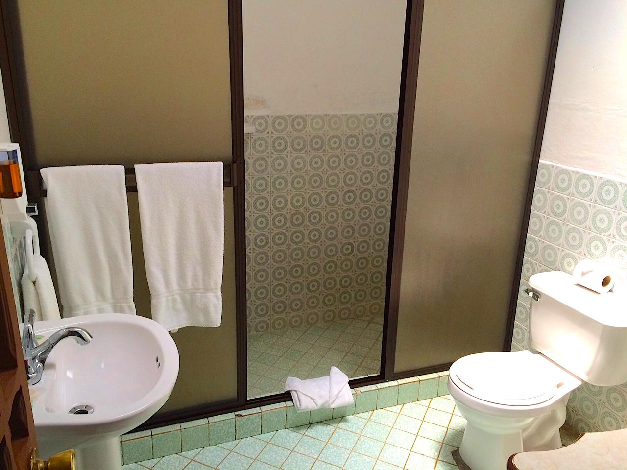 Baño Grandpas Hotel