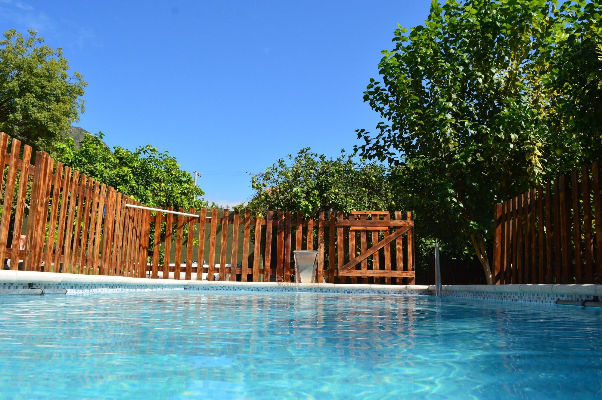 Vista Piscina Gosén Cabañas y Suites