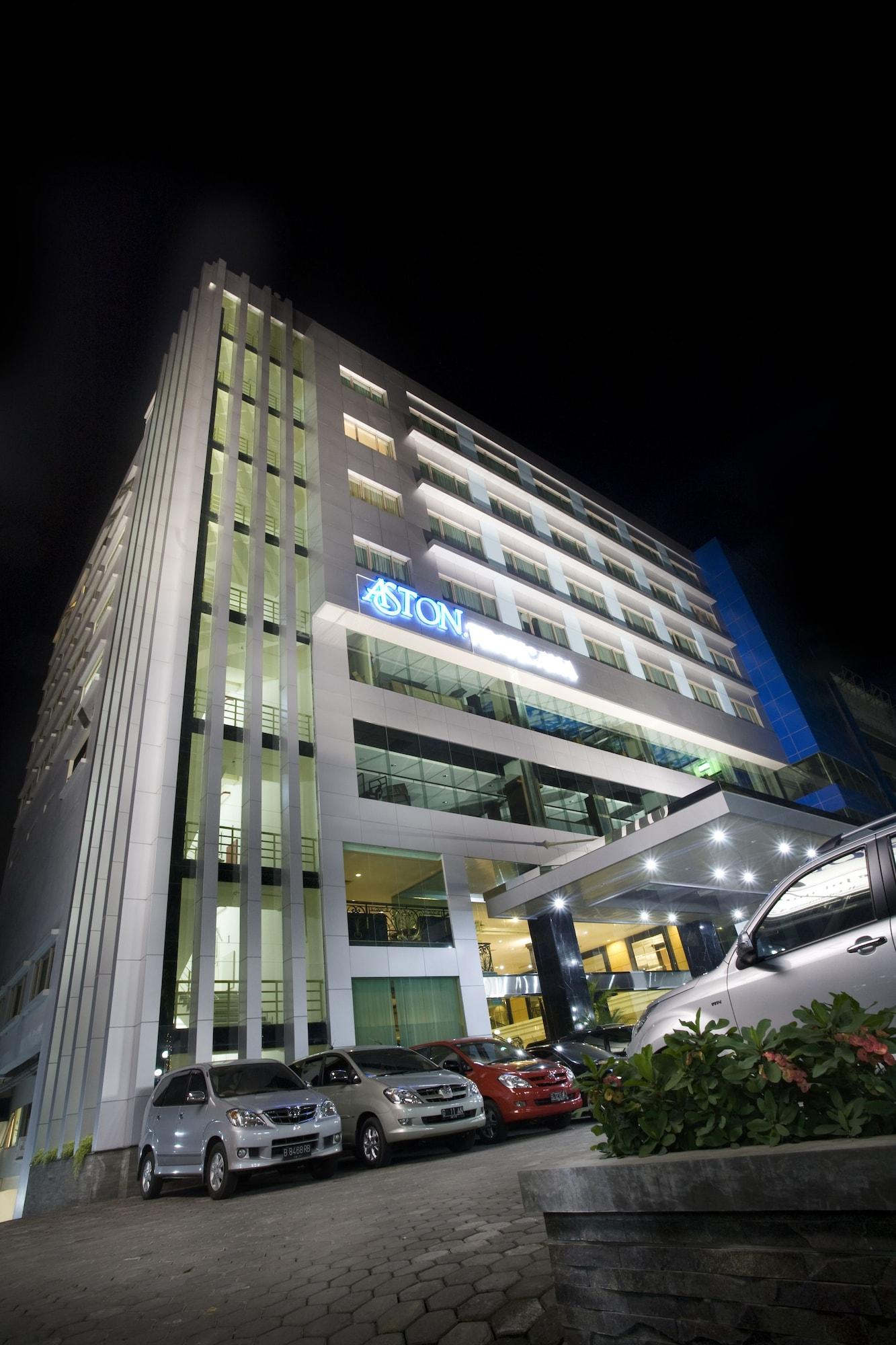 Vista Exterior Aston Tropicana