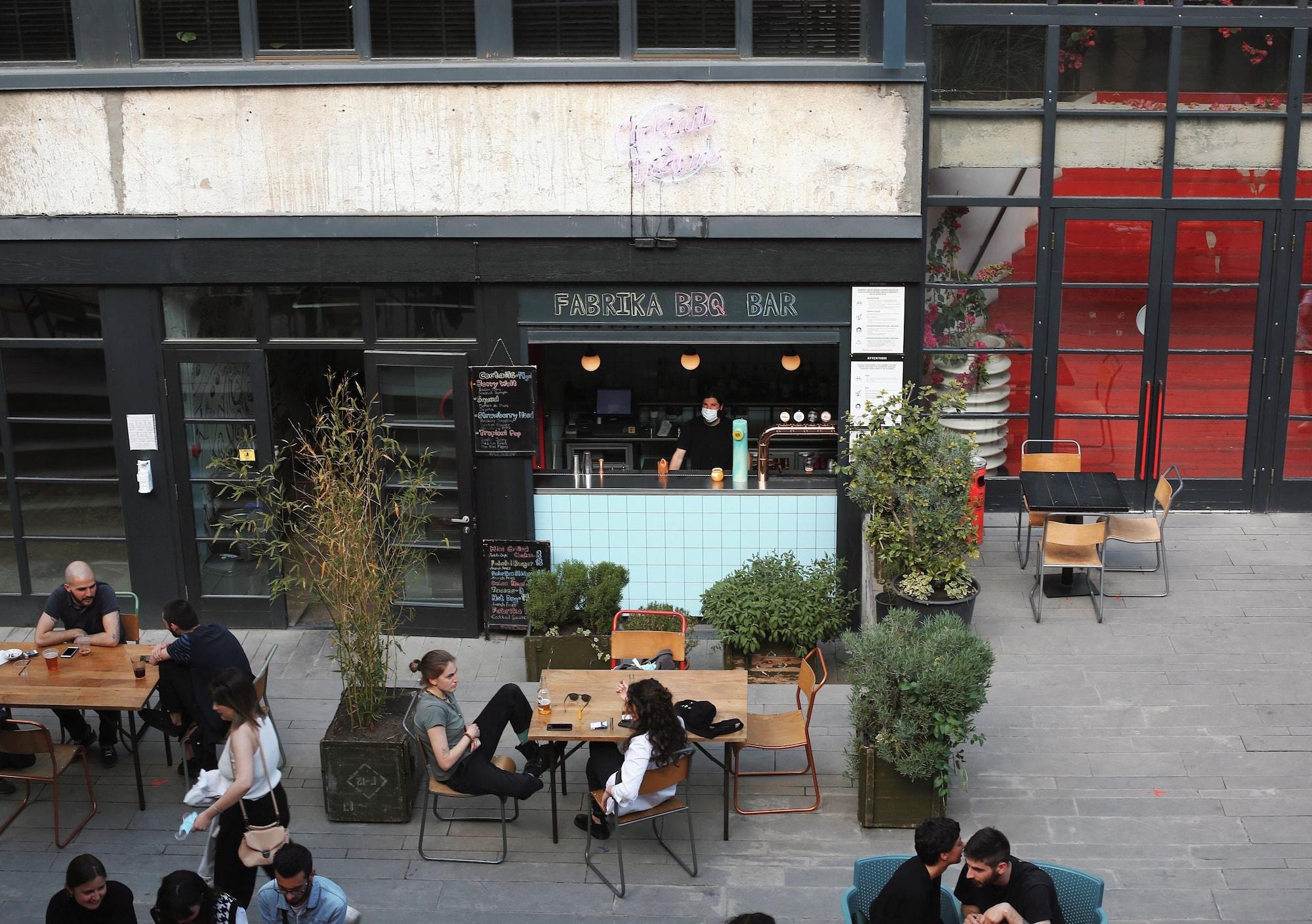 Bar/Salón Fabrika Hostel & Suites - Hostel