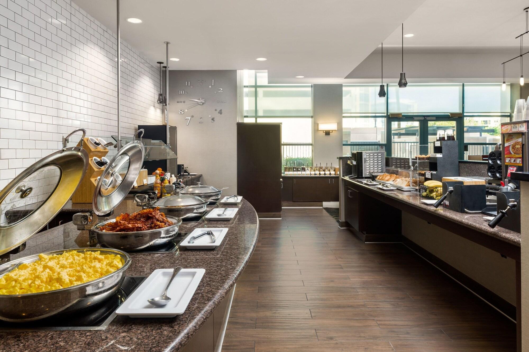 Restaurant Residence Inn by Marriott Las Vegas Hughes Center