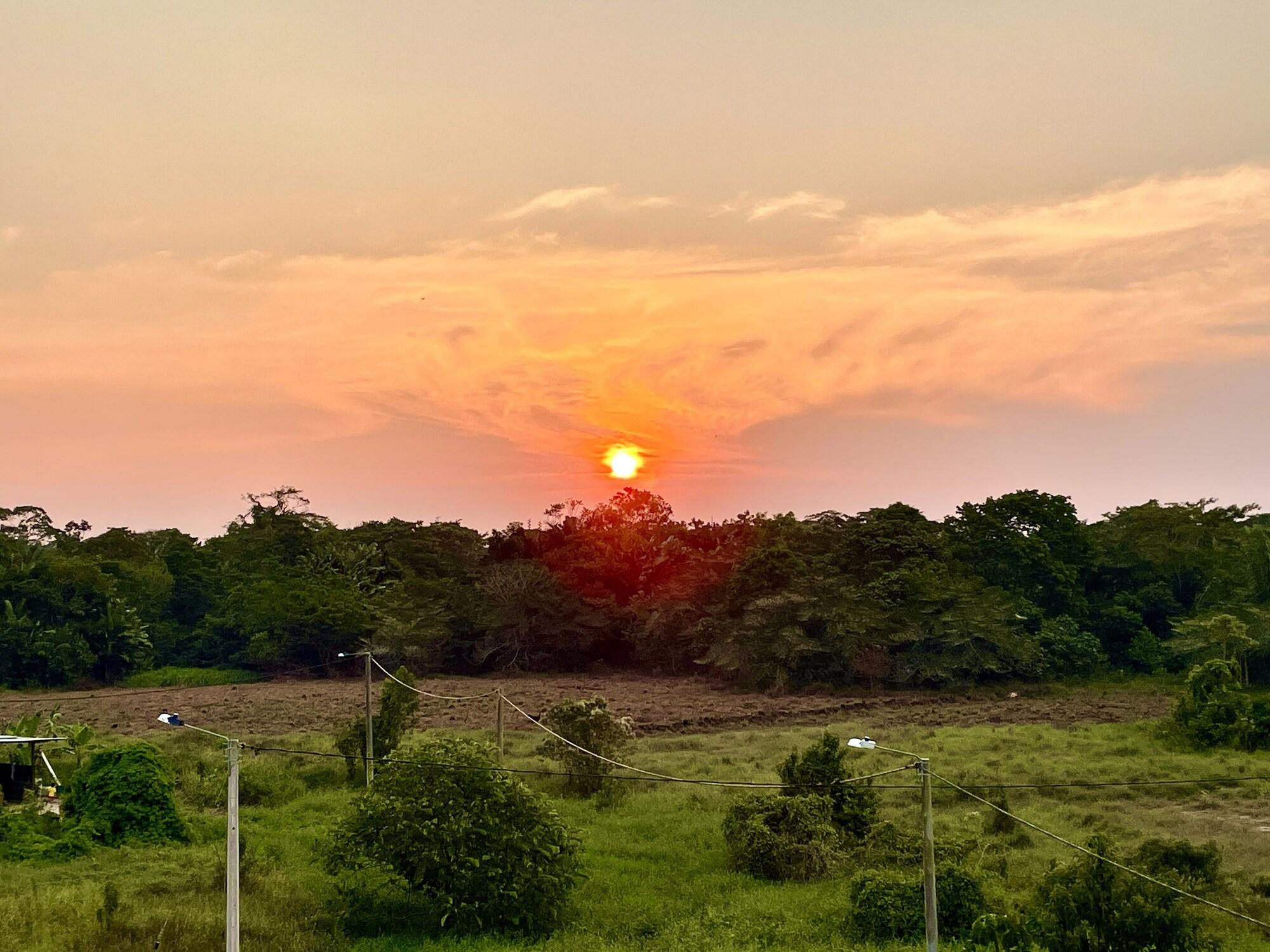 Varios Hotel Zugi Inn