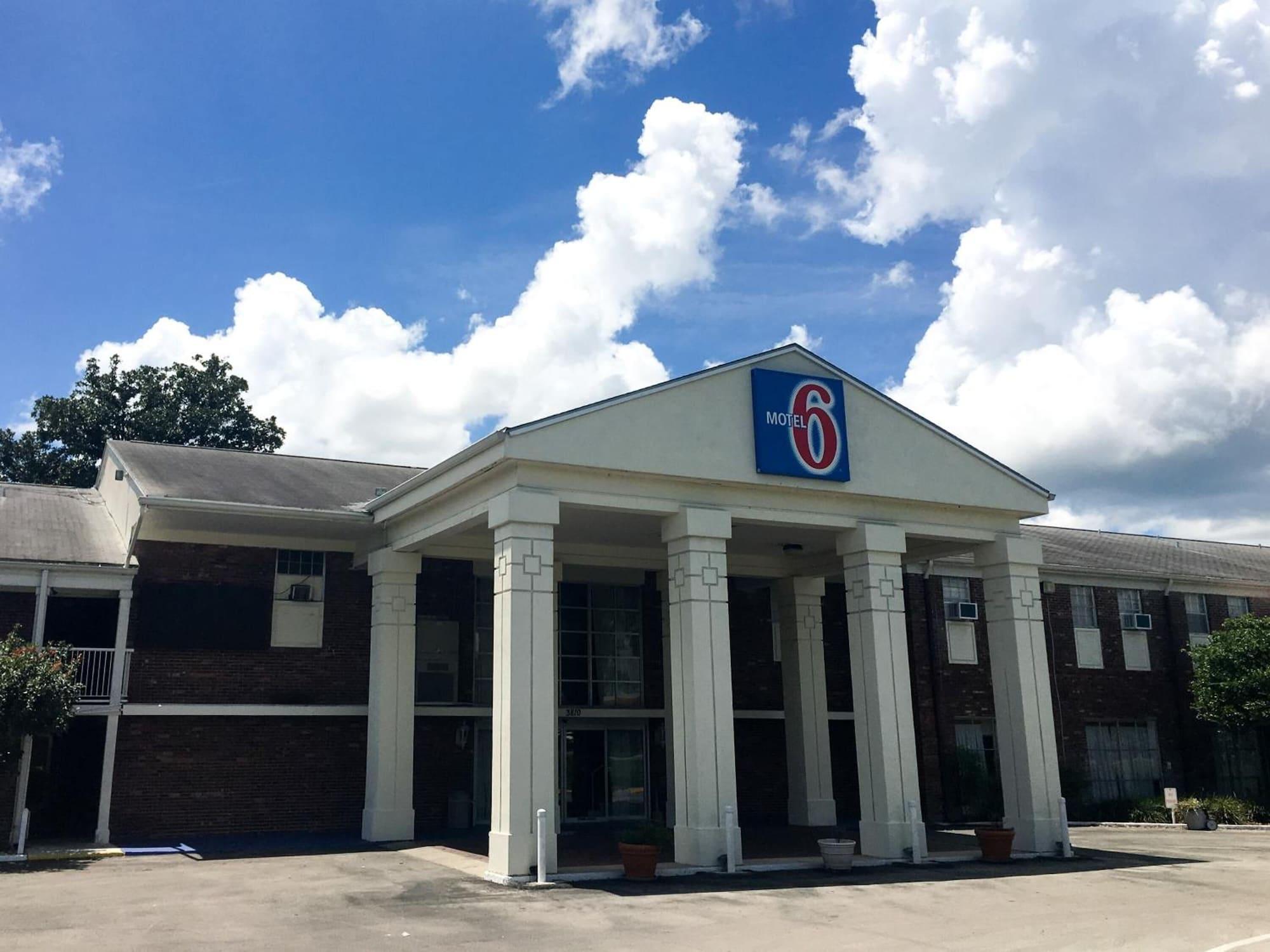 Vista Exterior Motel 6 Ocala, FL - Conference Center